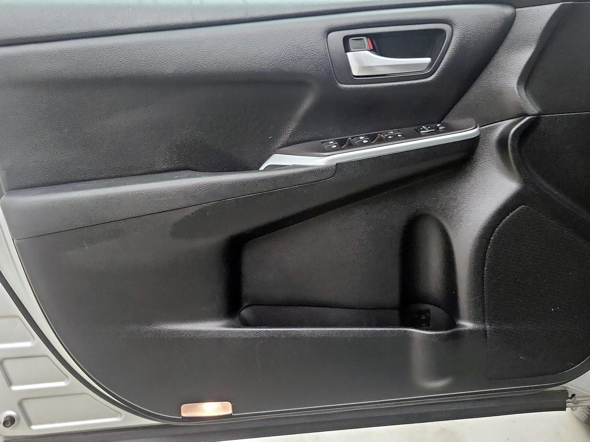 Thumbnail: 2016 Toyota Camry - 12