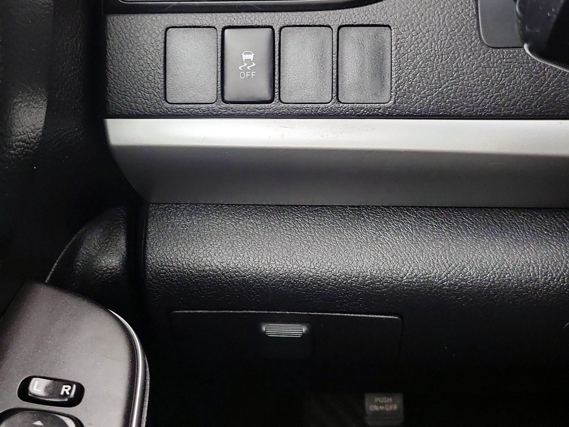 Thumbnail: 2016 Toyota Camry - 13