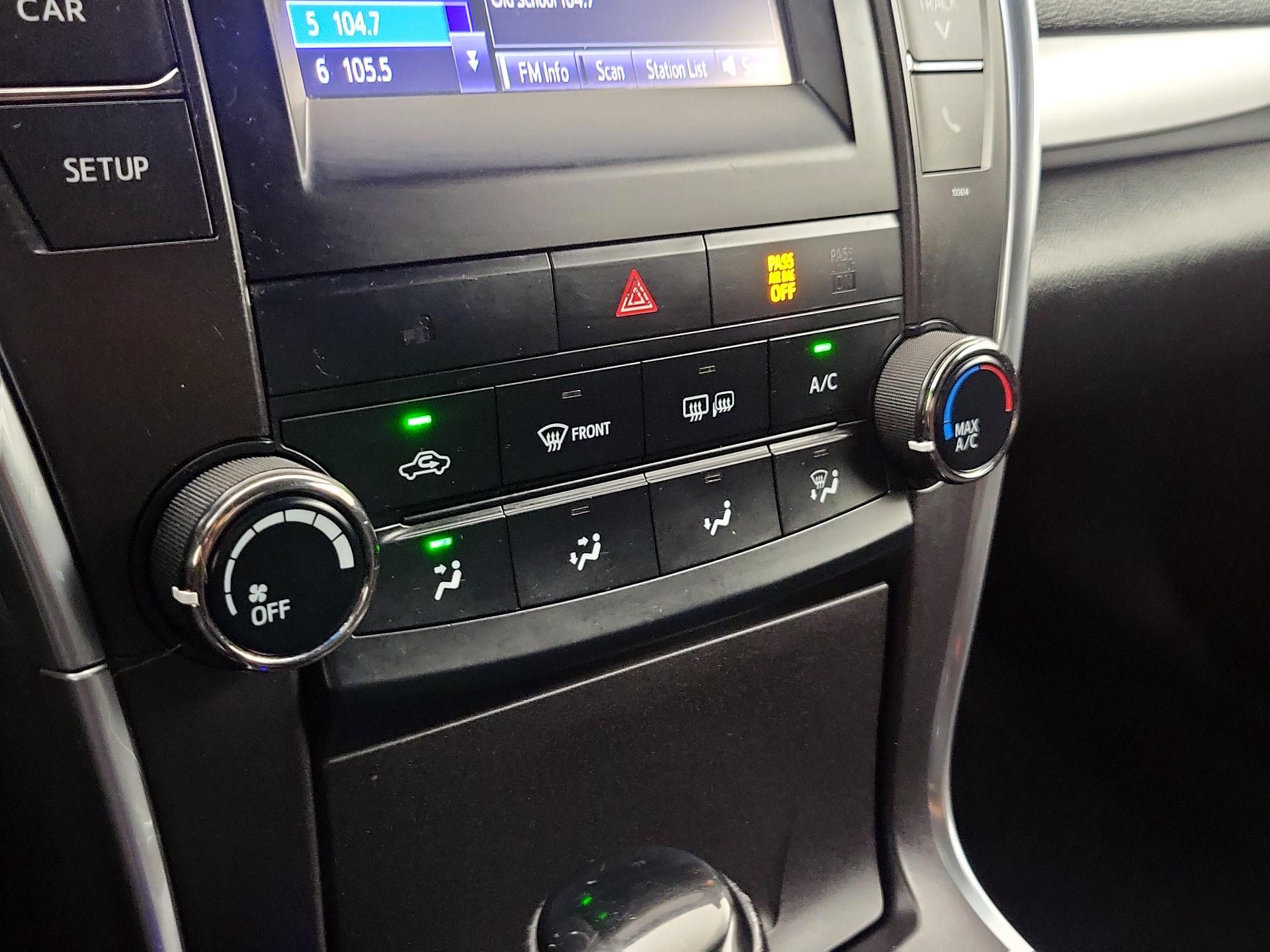 Thumbnail: 2016 Toyota Camry - 16