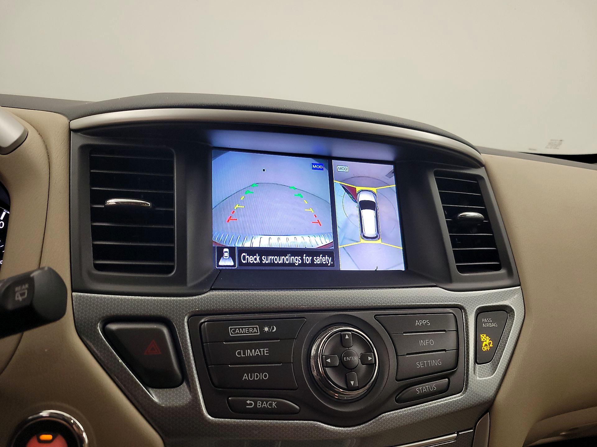 Thumbnail: 2017 Nissan Pathfinder - 14