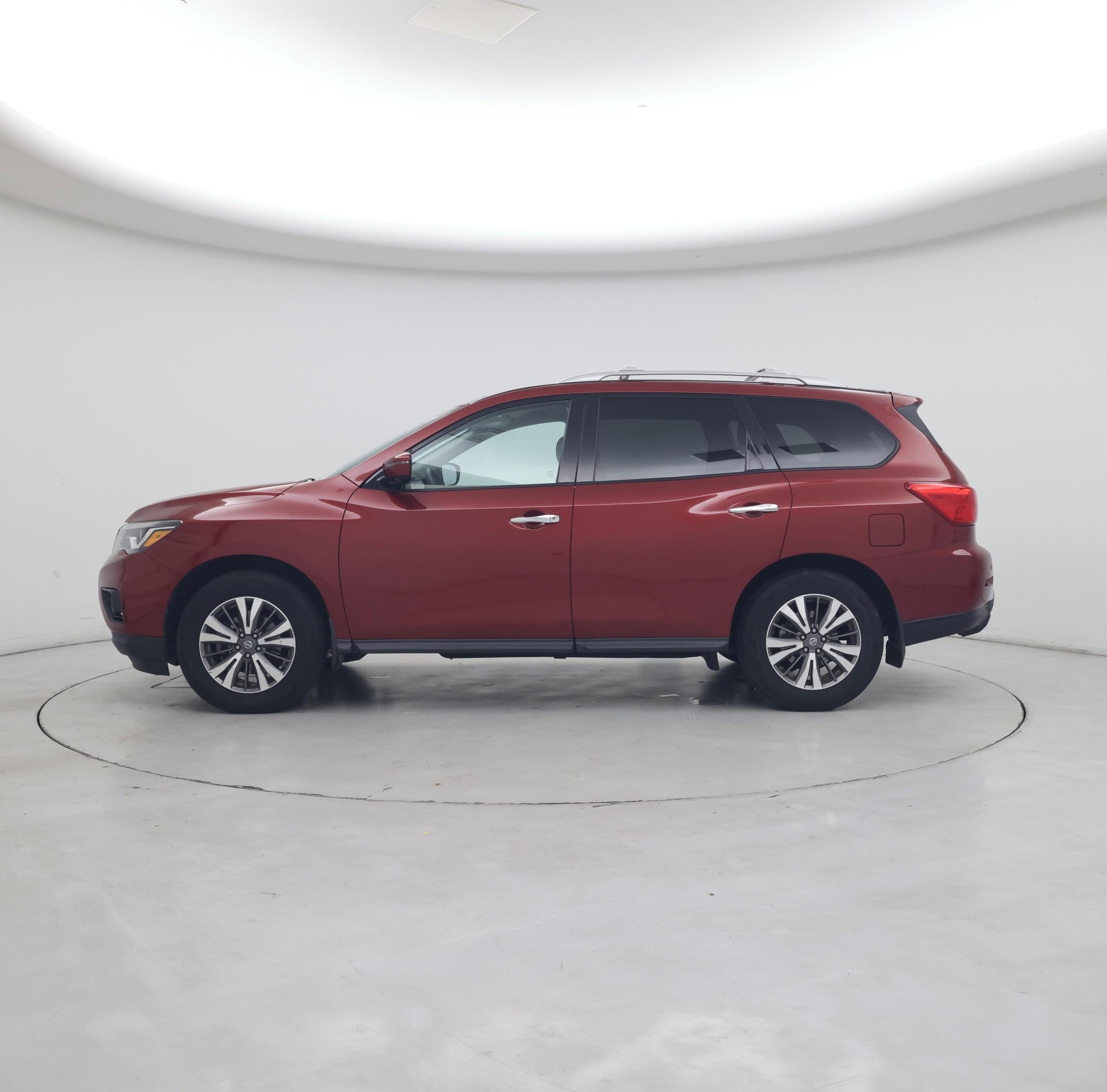 Thumbnail: 2017 Nissan Pathfinder - 3