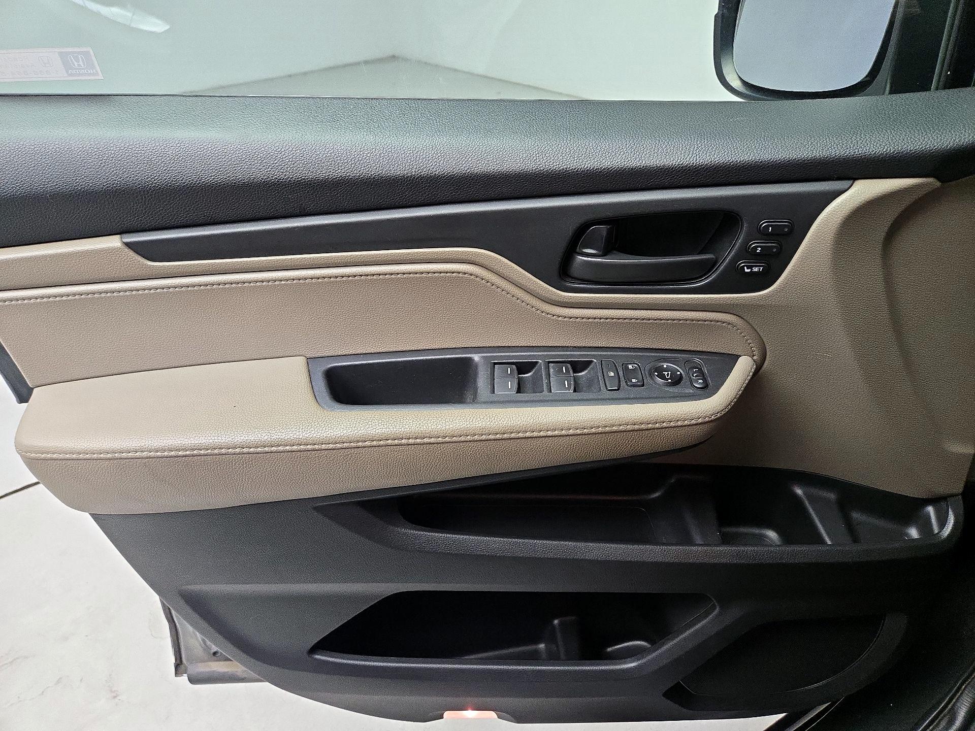 Thumbnail: 2019 Honda Odyssey - 12