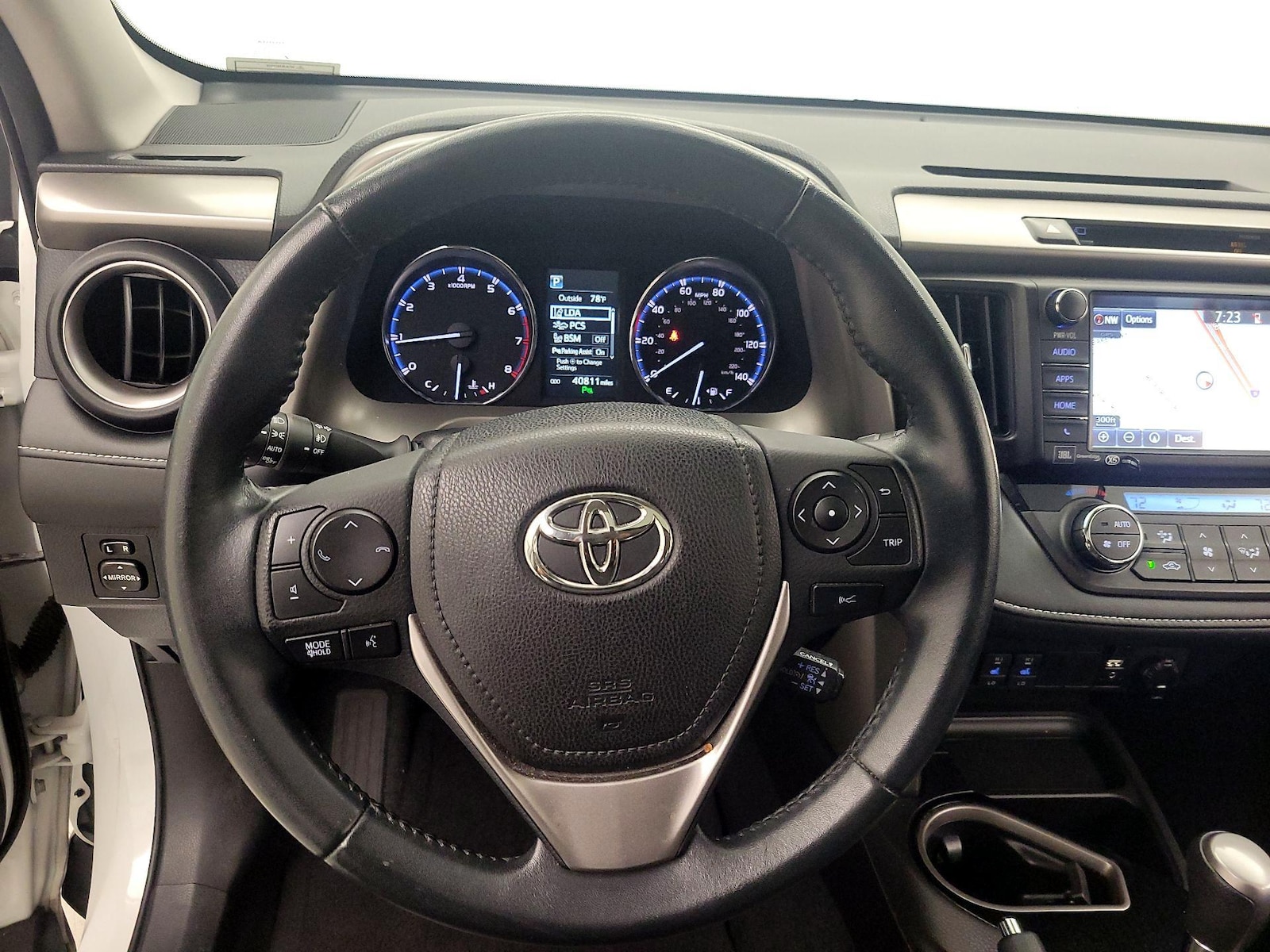 2017 Toyota RAV4 Limited - Photo 11
