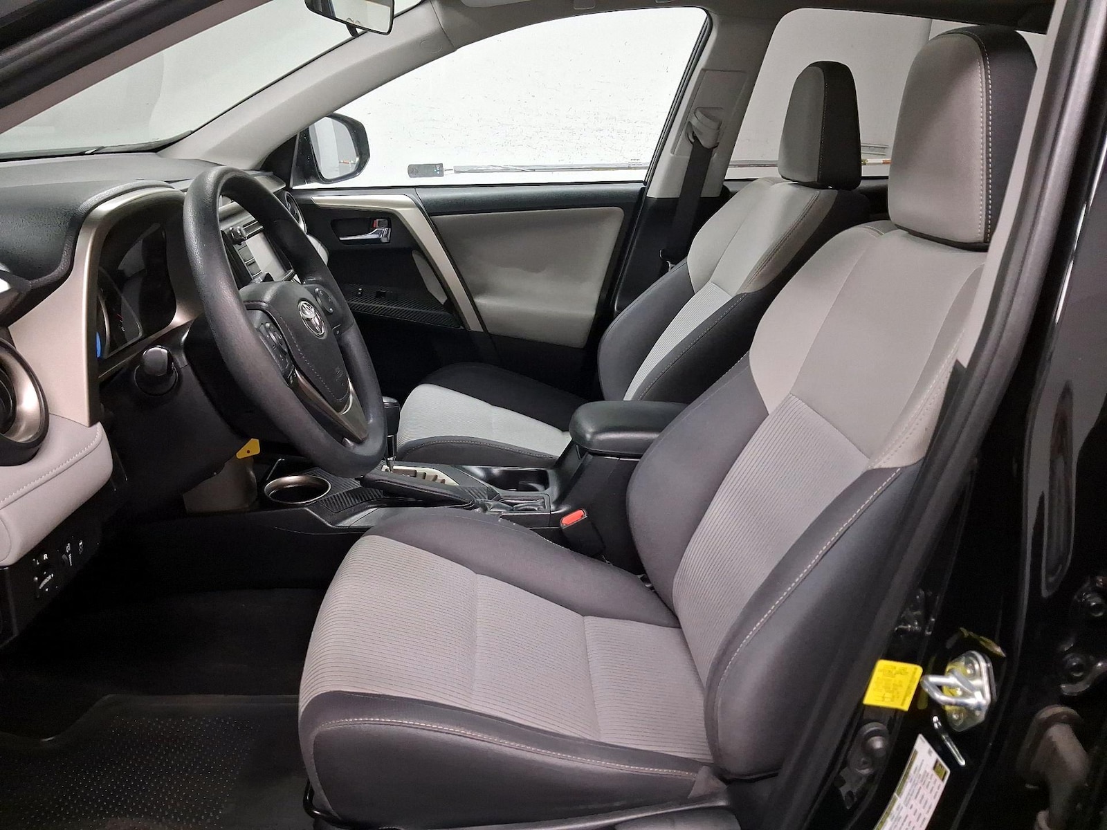 2015 Toyota RAV4 XLE - Photo 10