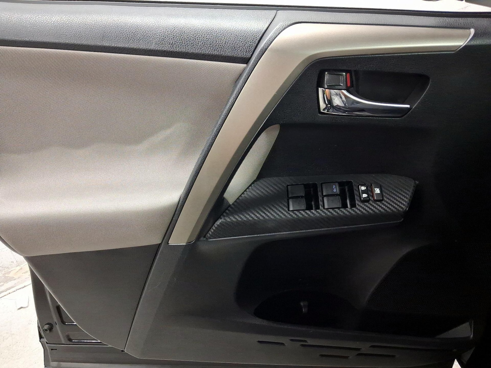 2015 Toyota RAV4 XLE - Photo 11