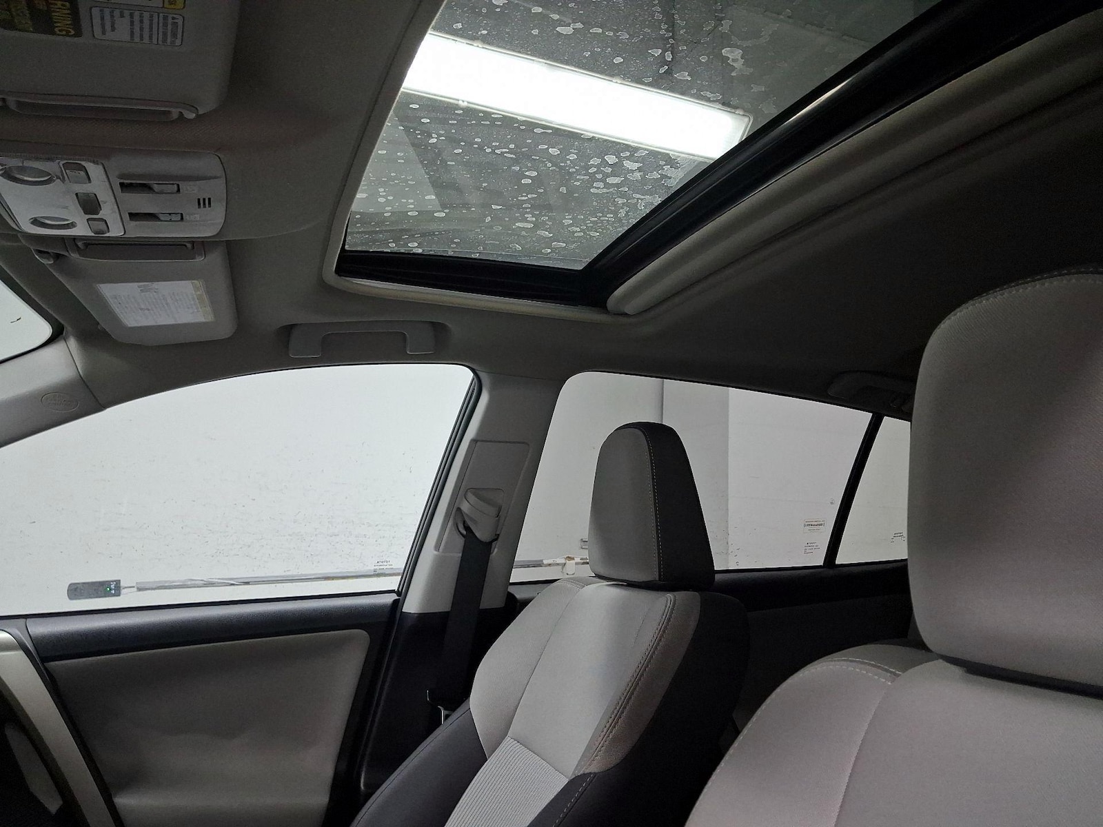 2015 Toyota RAV4 XLE - Photo 18