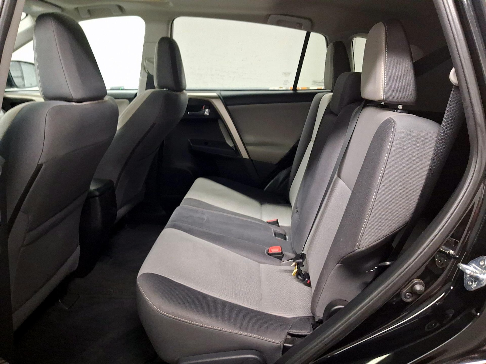 2015 Toyota RAV4 XLE - Photo 19