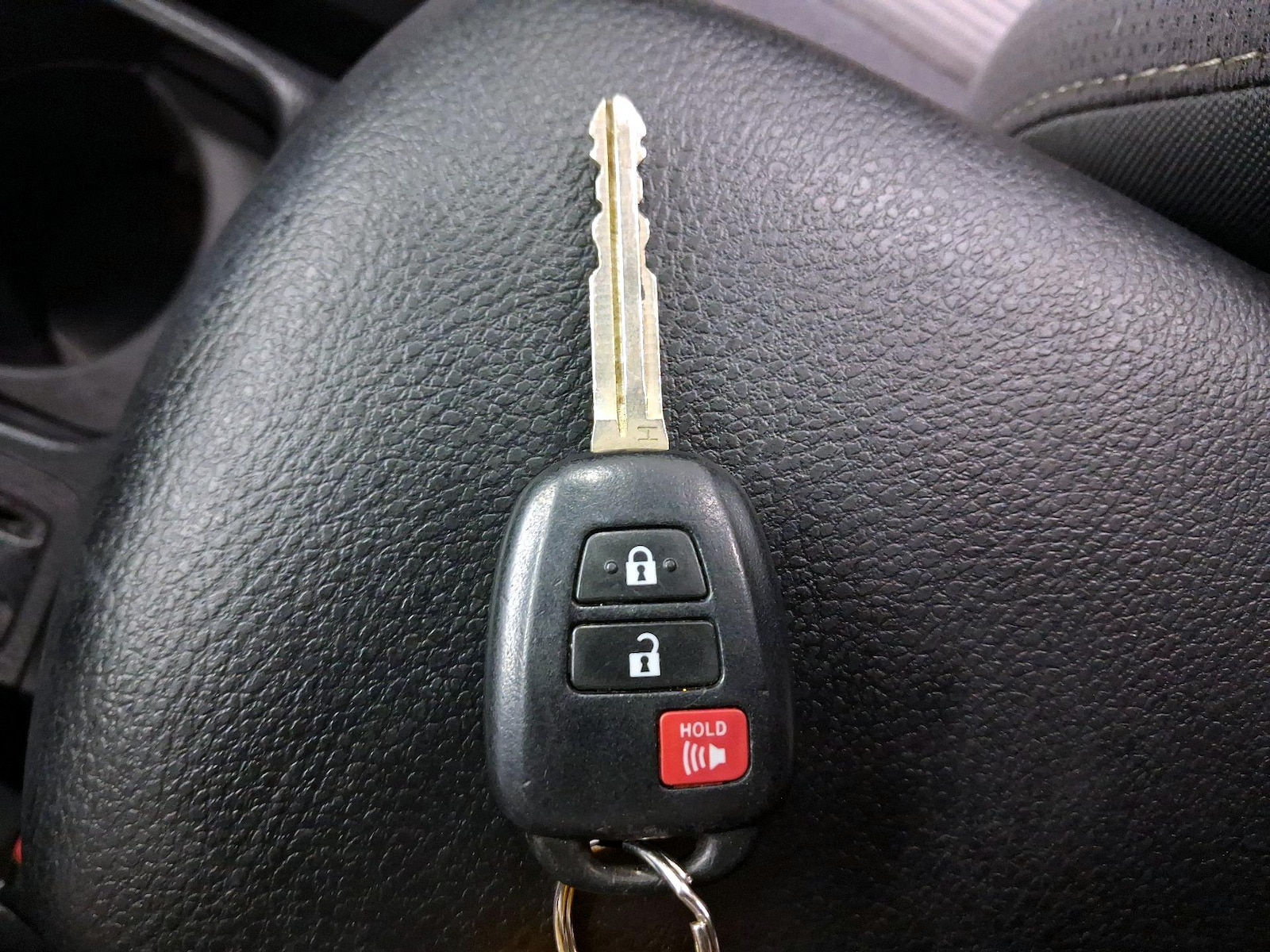 2015 Toyota RAV4 XLE - Photo 22