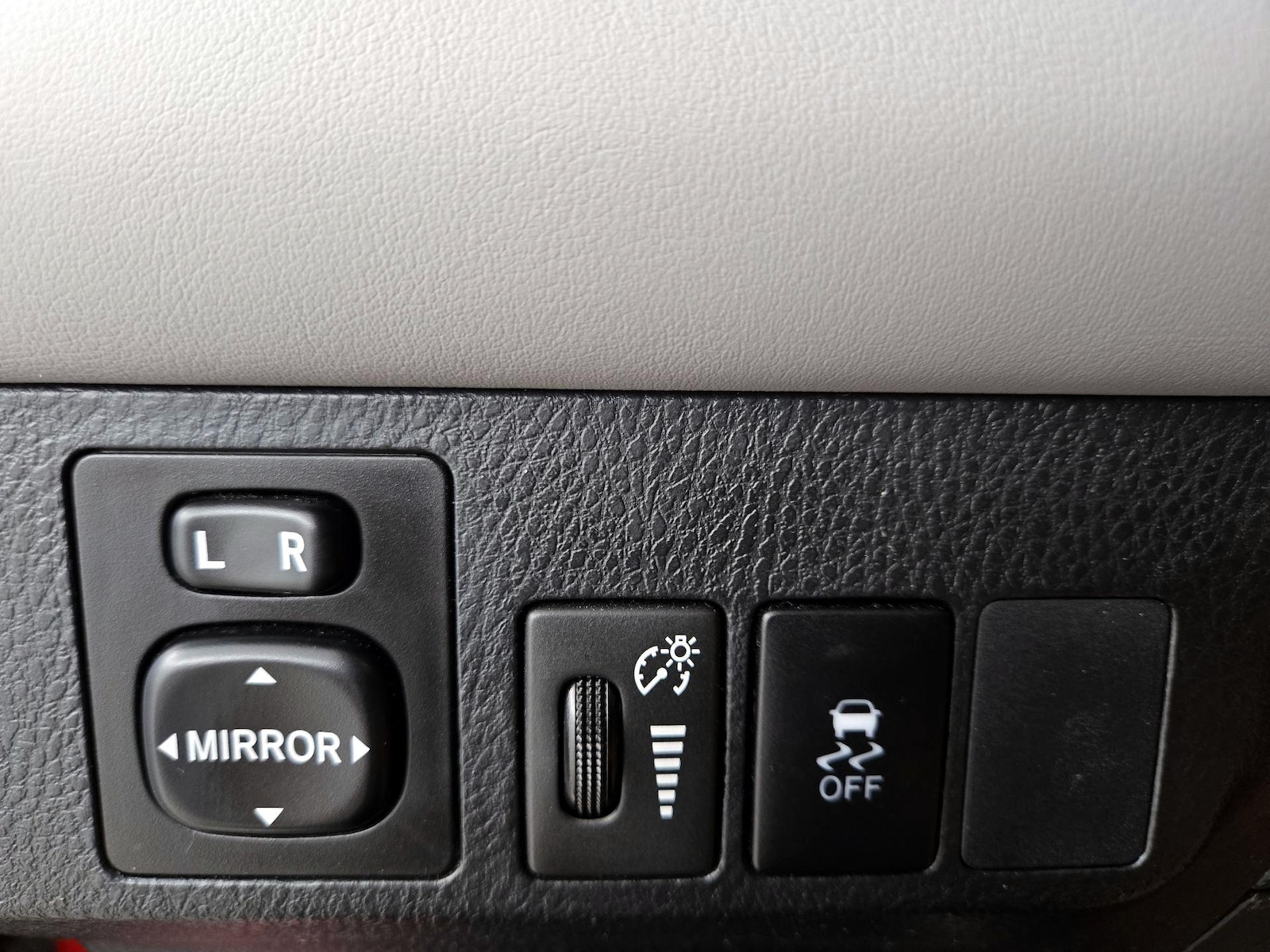 2014 Toyota RAV4 Limited - Photo 14