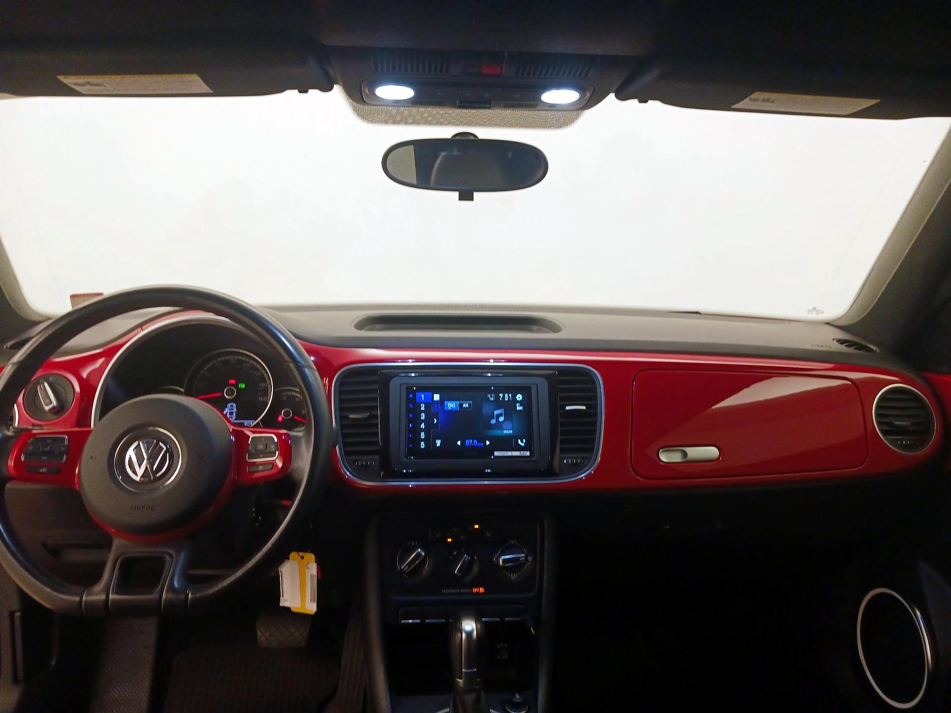 Thumbnail: 2014 Volkswagen Beetle - 9