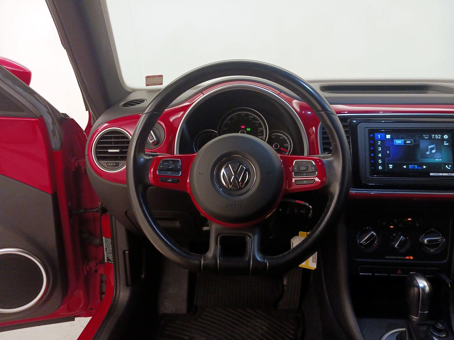 Thumbnail: 2014 Volkswagen Beetle - 10