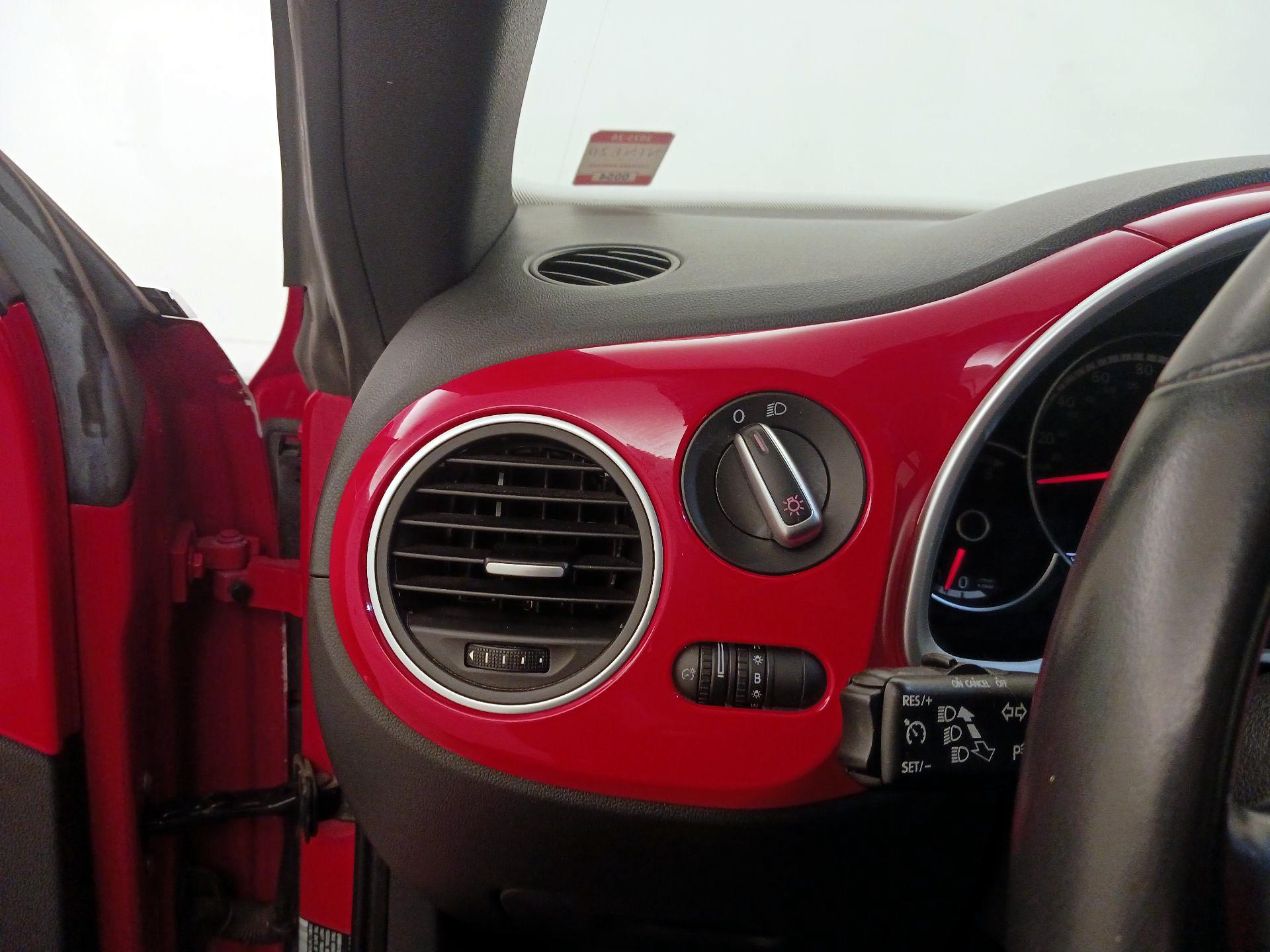 Thumbnail: 2014 Volkswagen Beetle - 13