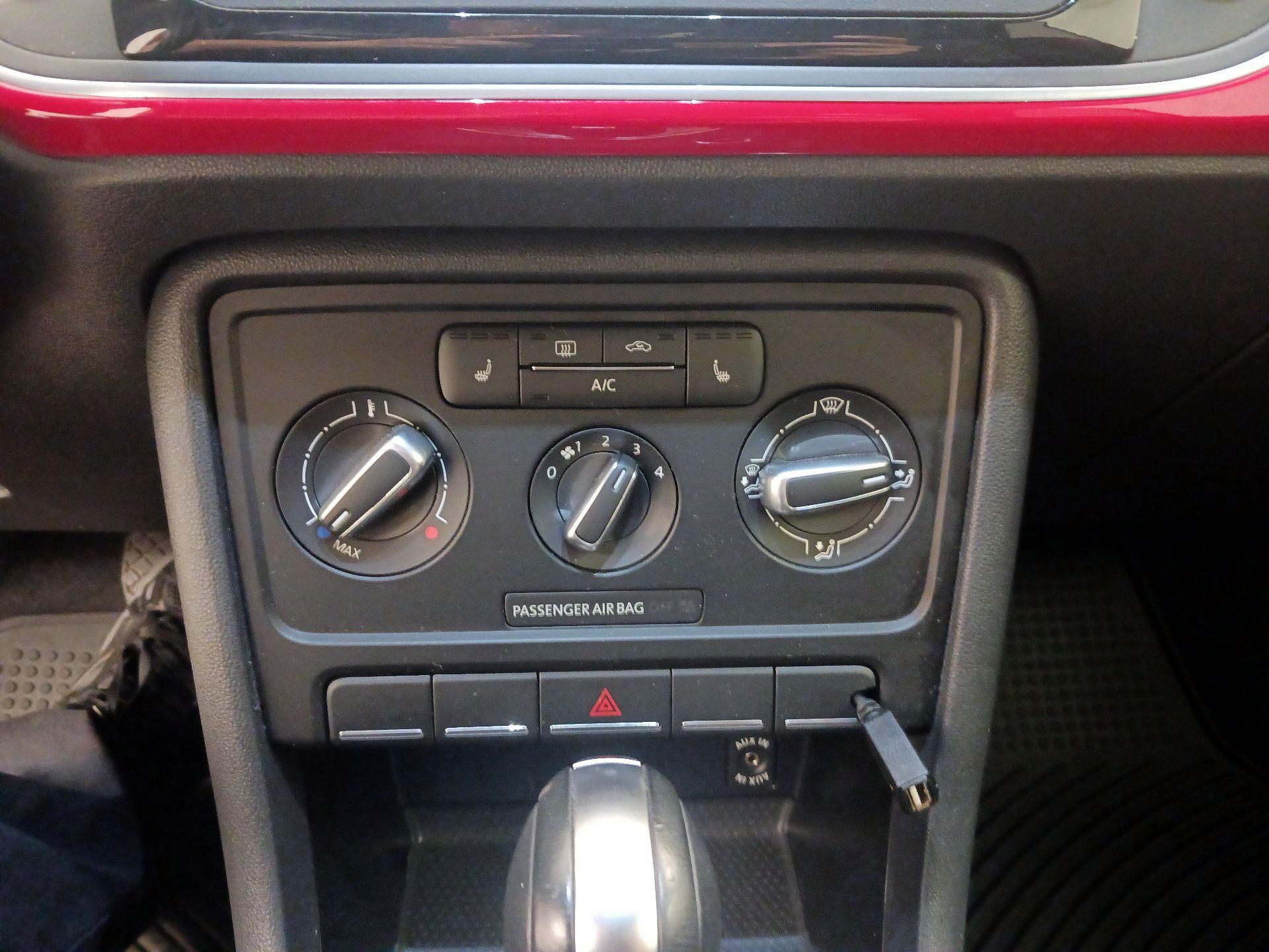 Thumbnail: 2014 Volkswagen Beetle - 15