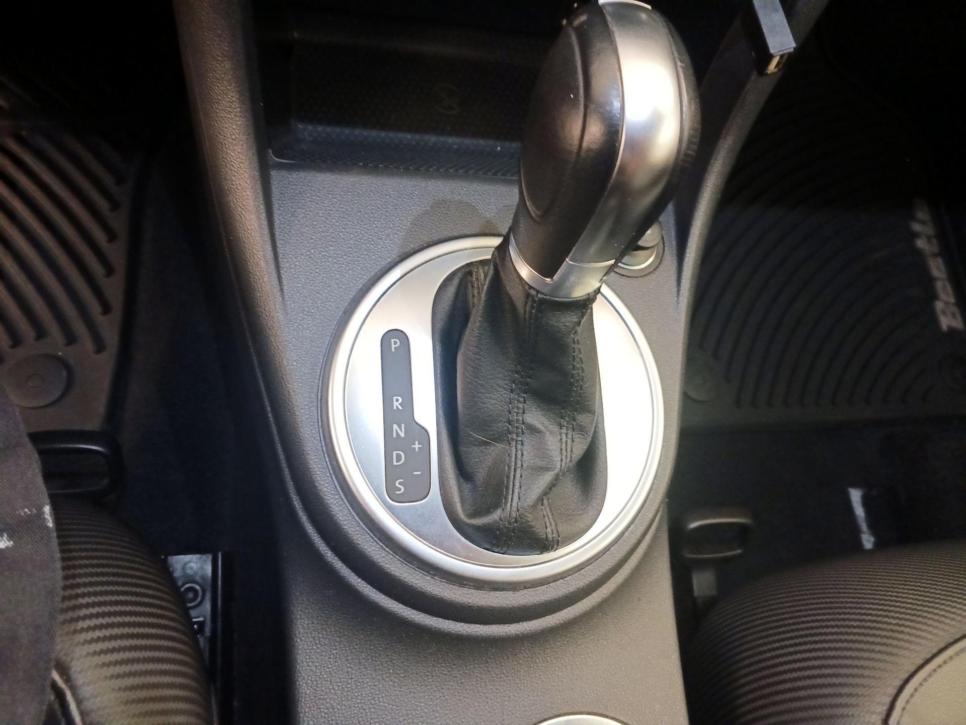 Thumbnail: 2014 Volkswagen Beetle - 16