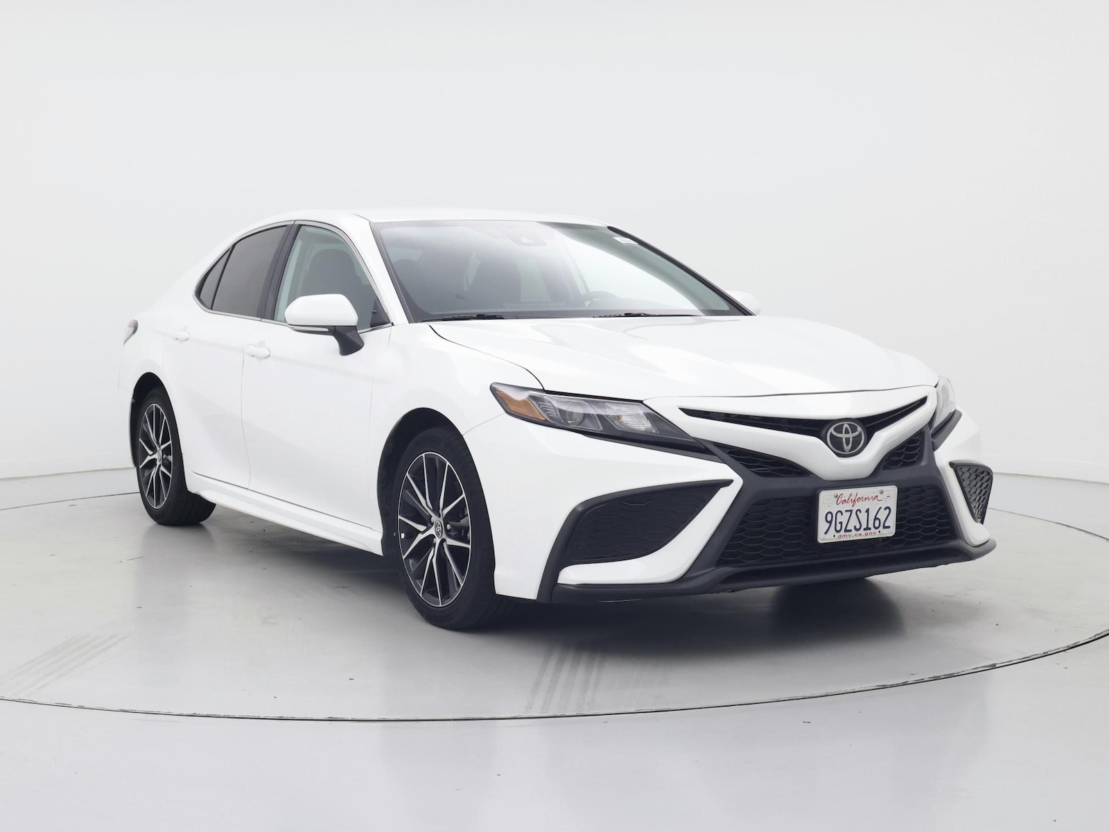 2023 Toyota Camry SE - Photo 2