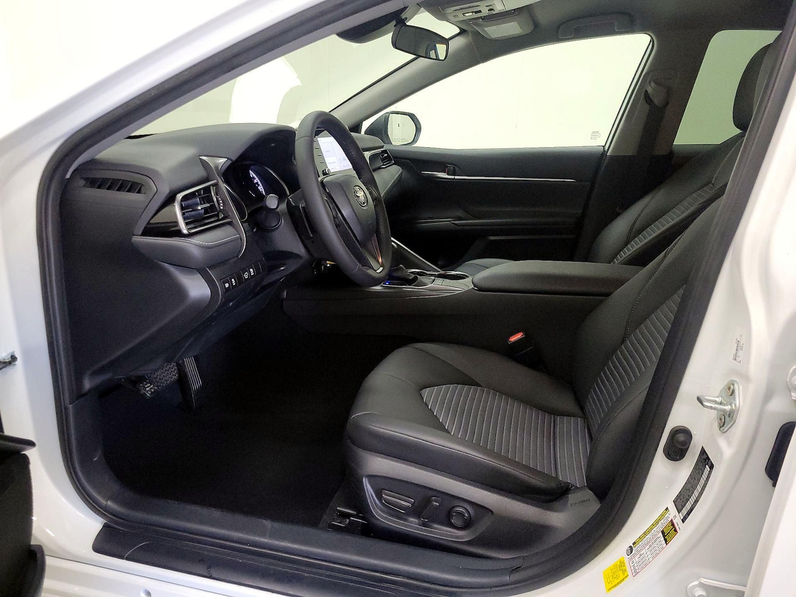 2023 Toyota Camry SE - Photo 12
