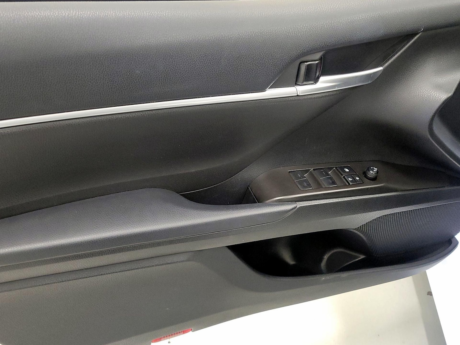 2023 Toyota Camry SE - Photo 13