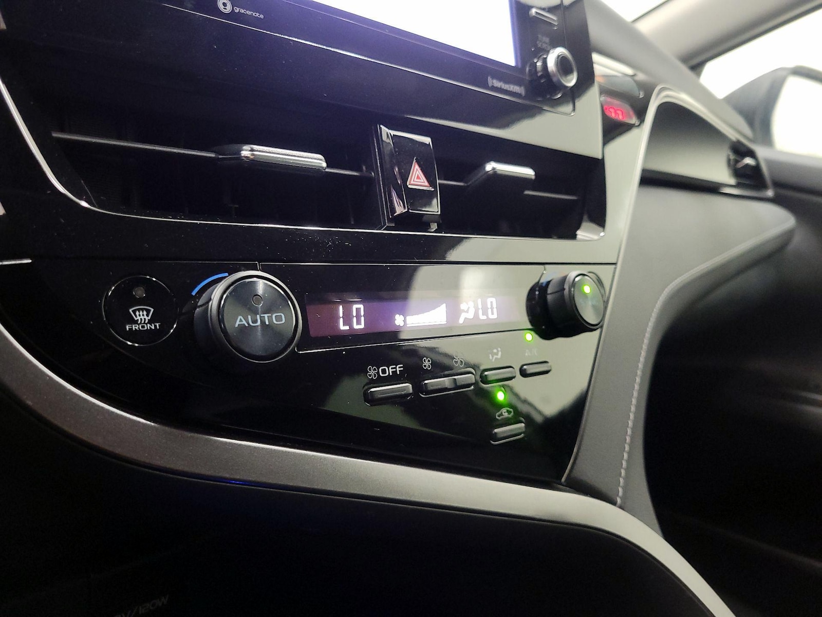 2023 Toyota Camry SE - Photo 17
