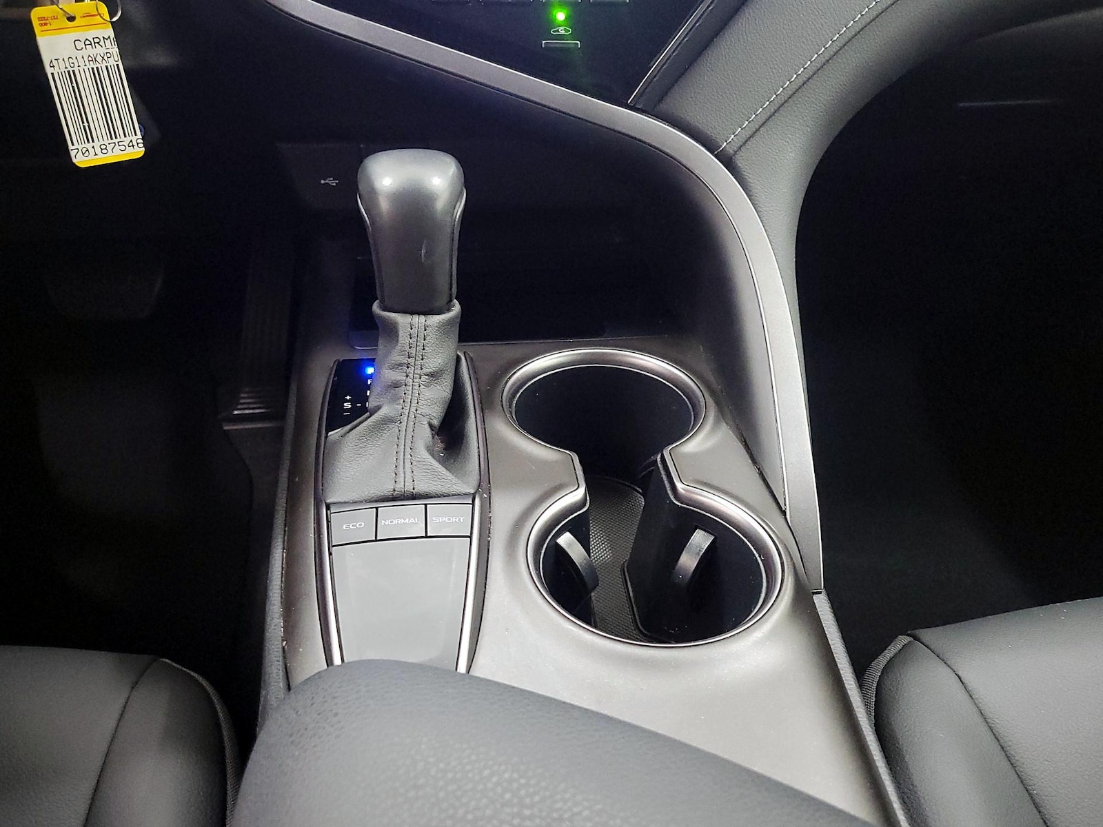 2023 Toyota Camry SE - Photo 18