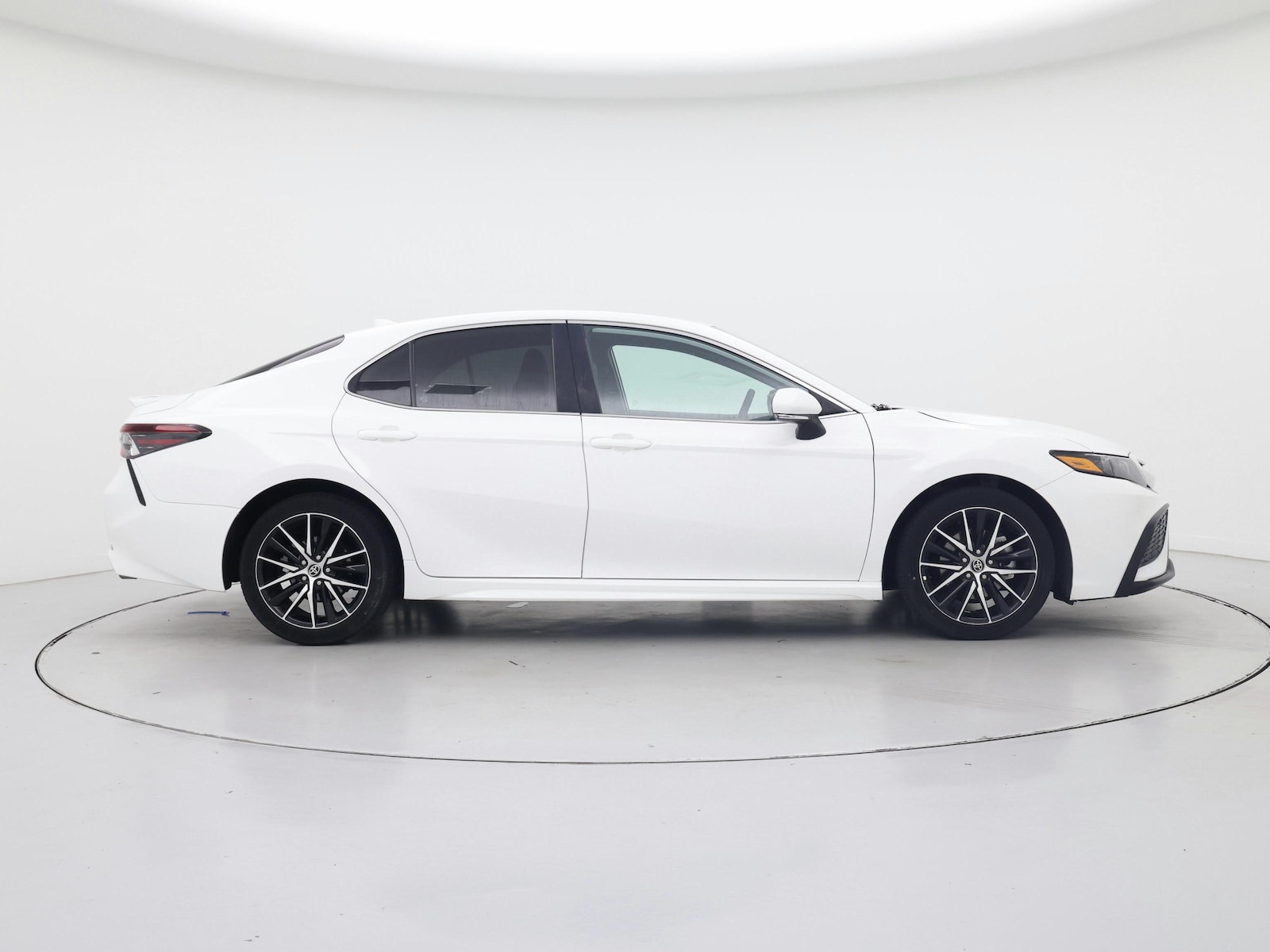 2023 Toyota Camry SE - Photo 8