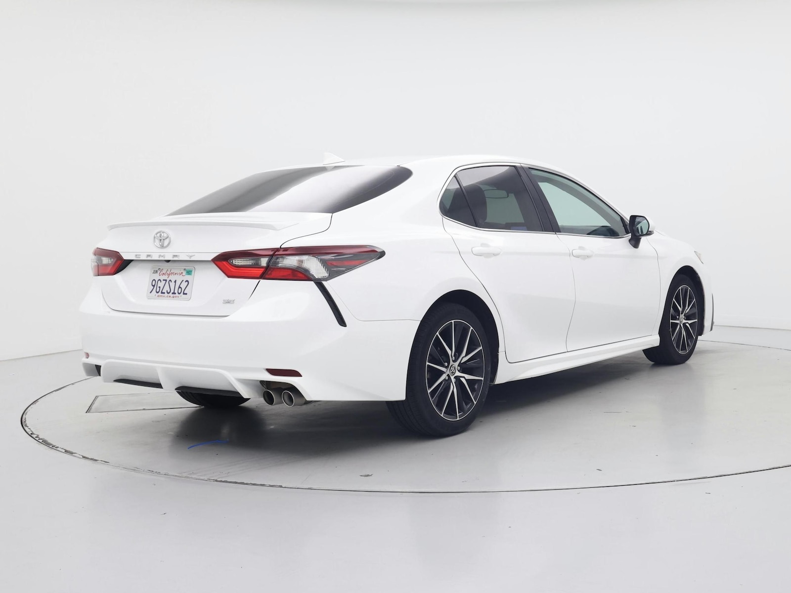 2023 Toyota Camry SE - Photo 9