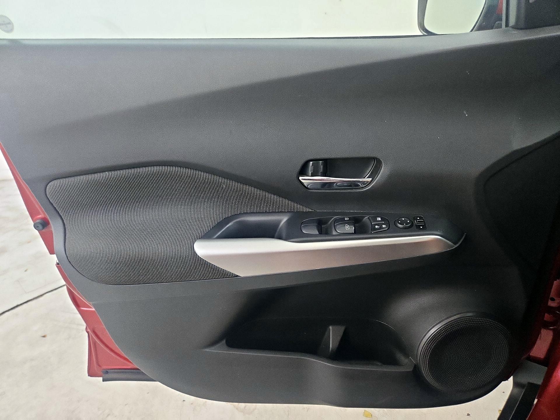 Thumbnail: 2019 Nissan Kicks - 12