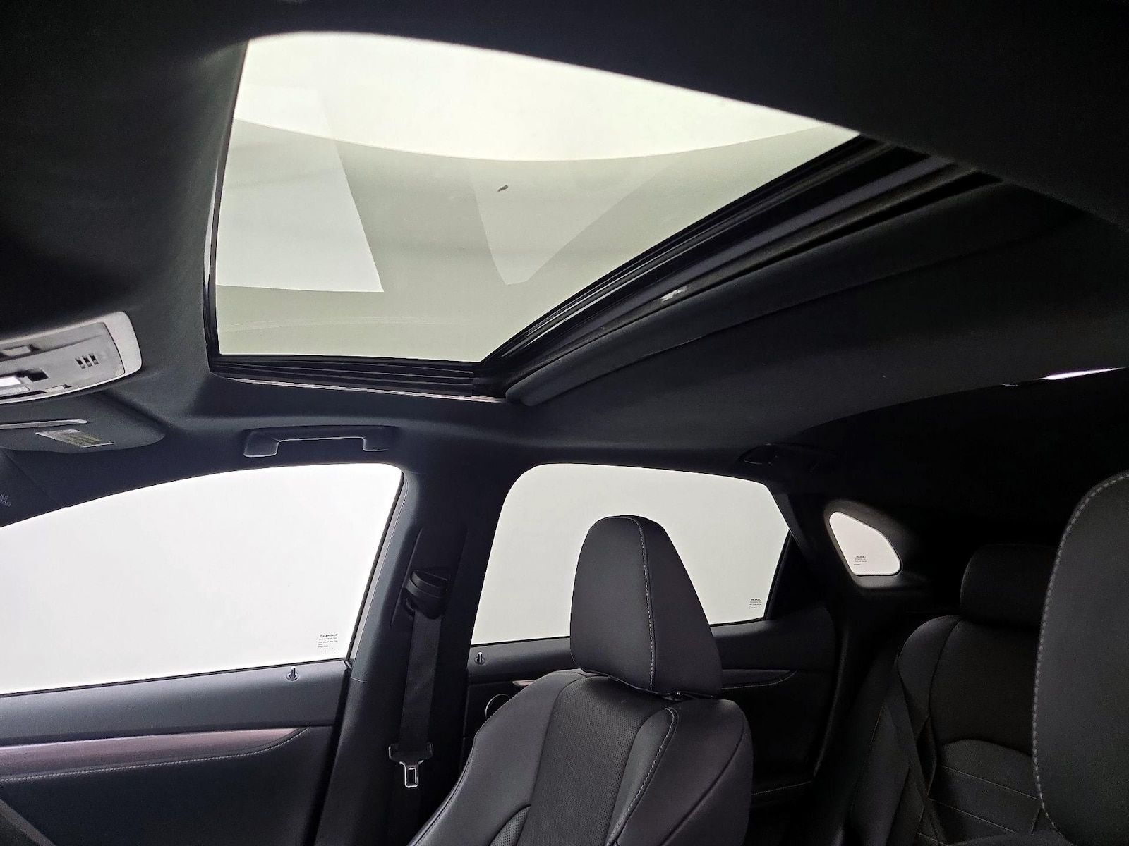 Sunroof(s) & Overhead Airbags