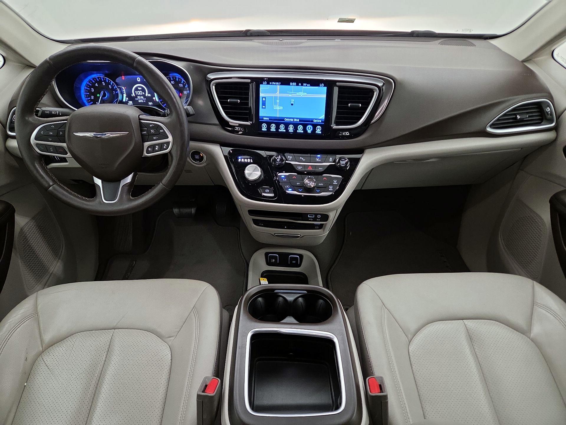Thumbnail: 2017 Chrysler Pacifica - 9
