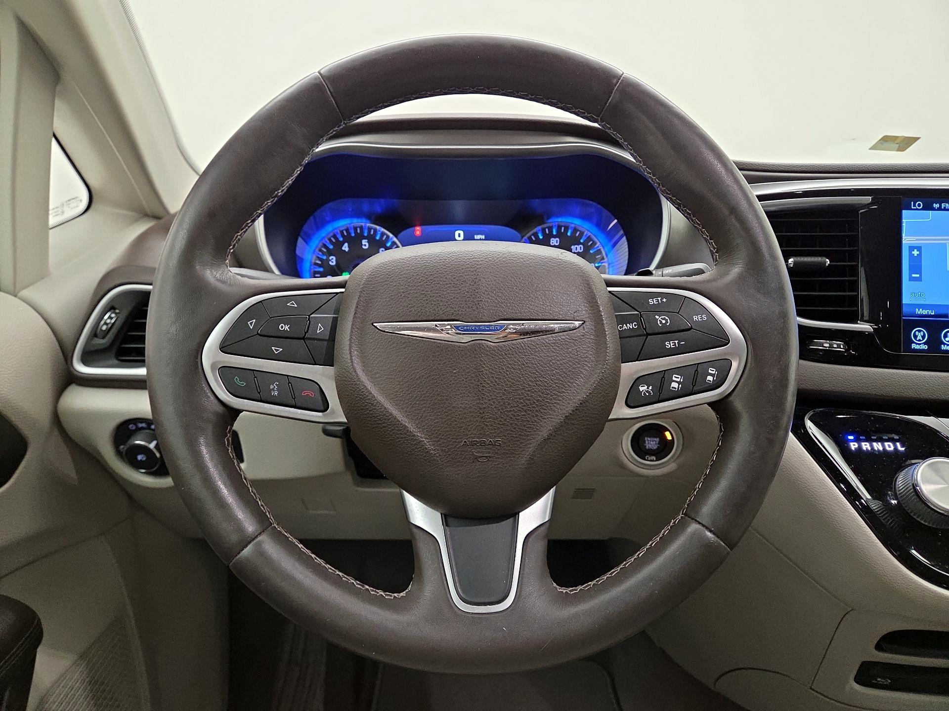 Thumbnail: 2017 Chrysler Pacifica - 10