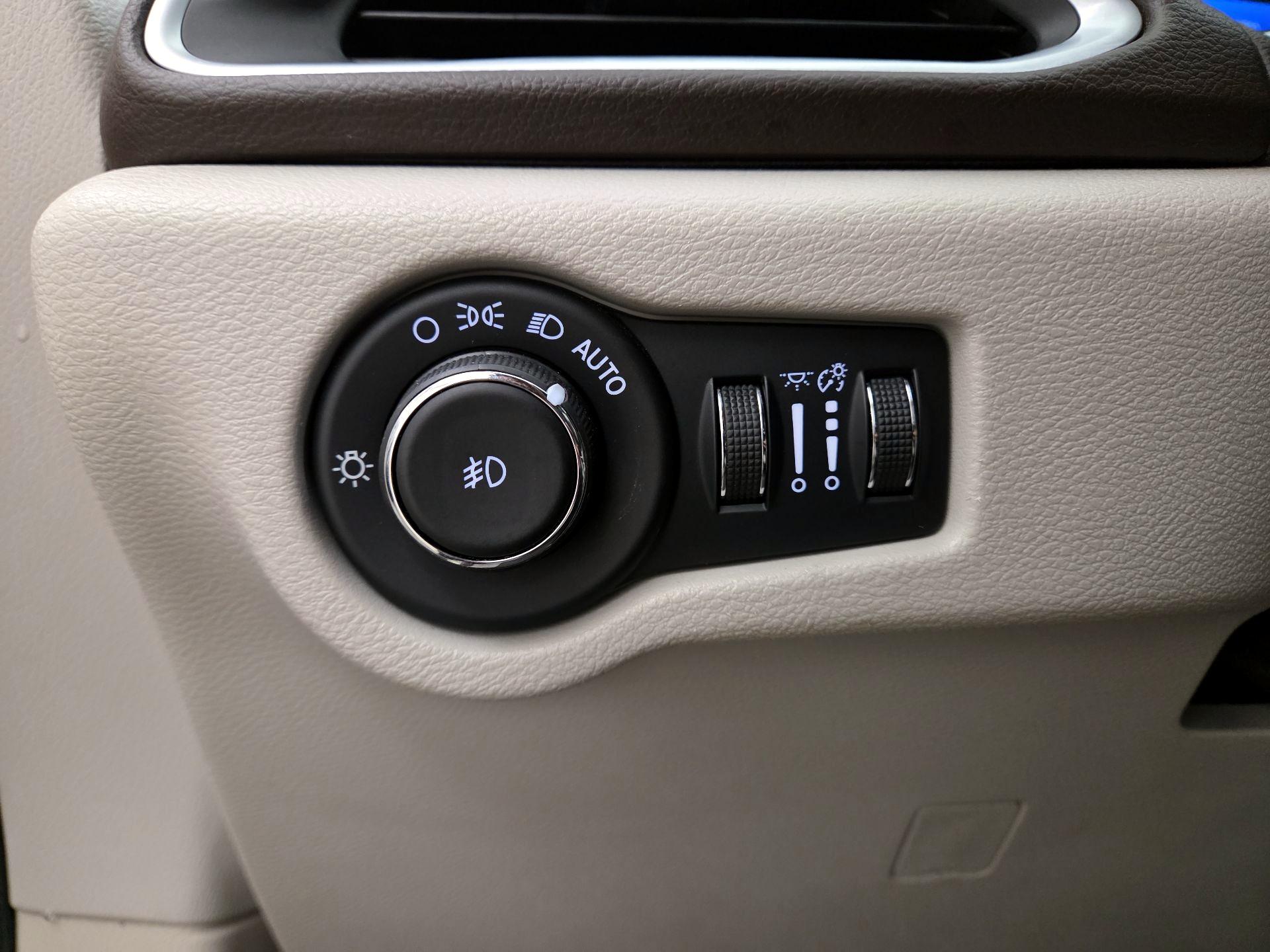 Thumbnail: 2017 Chrysler Pacifica - 13