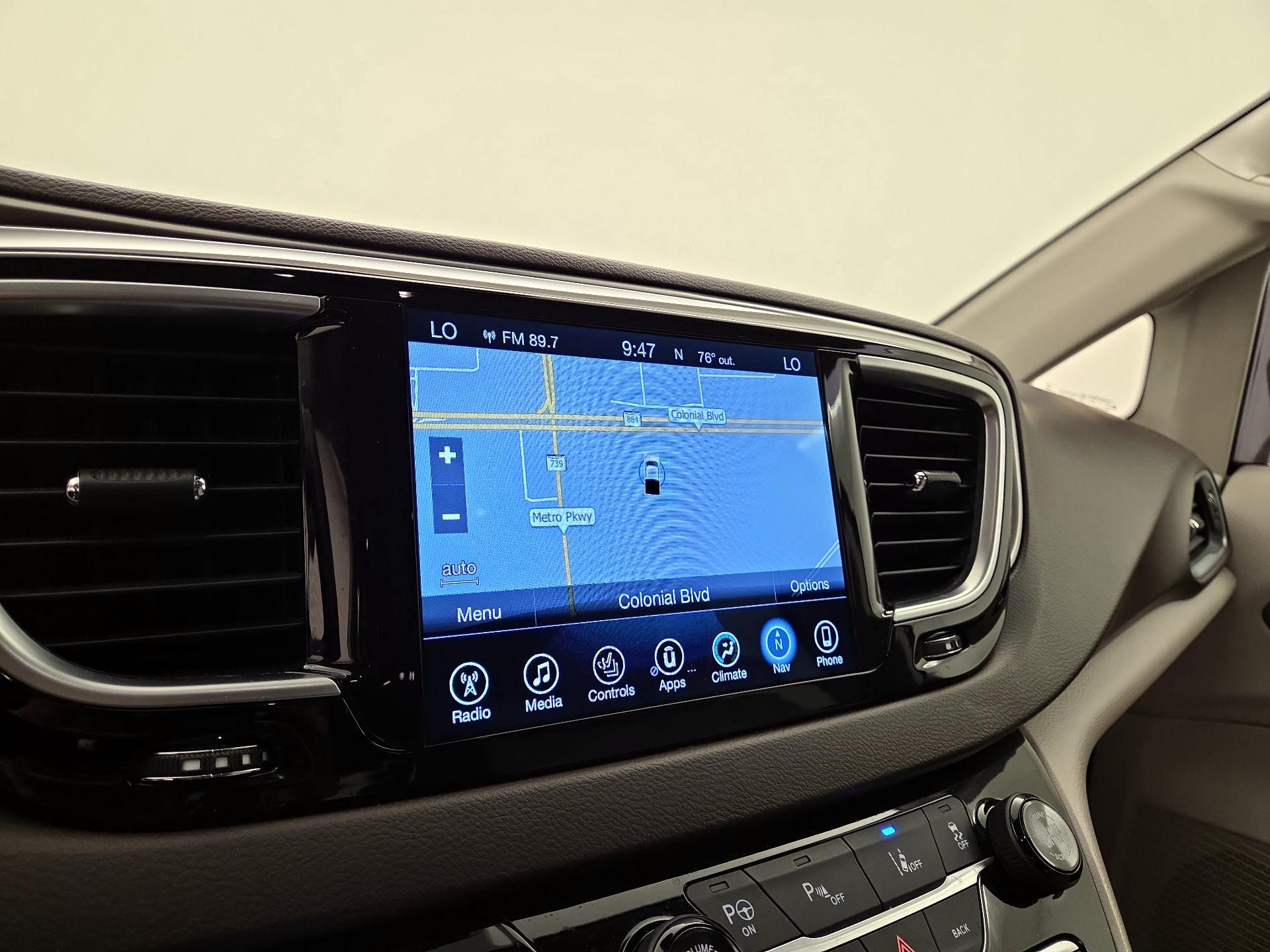 Thumbnail: 2017 Chrysler Pacifica - 14