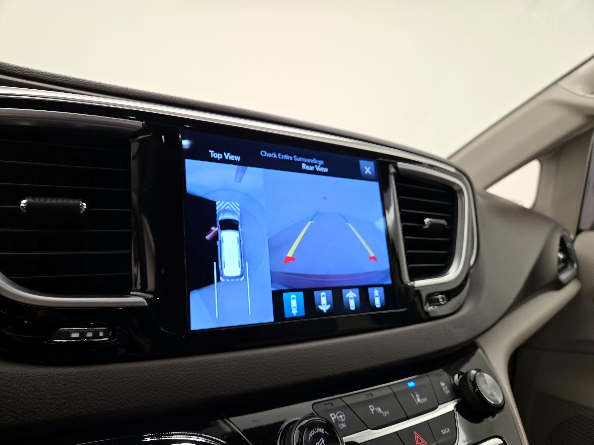 Thumbnail: 2017 Chrysler Pacifica - 15