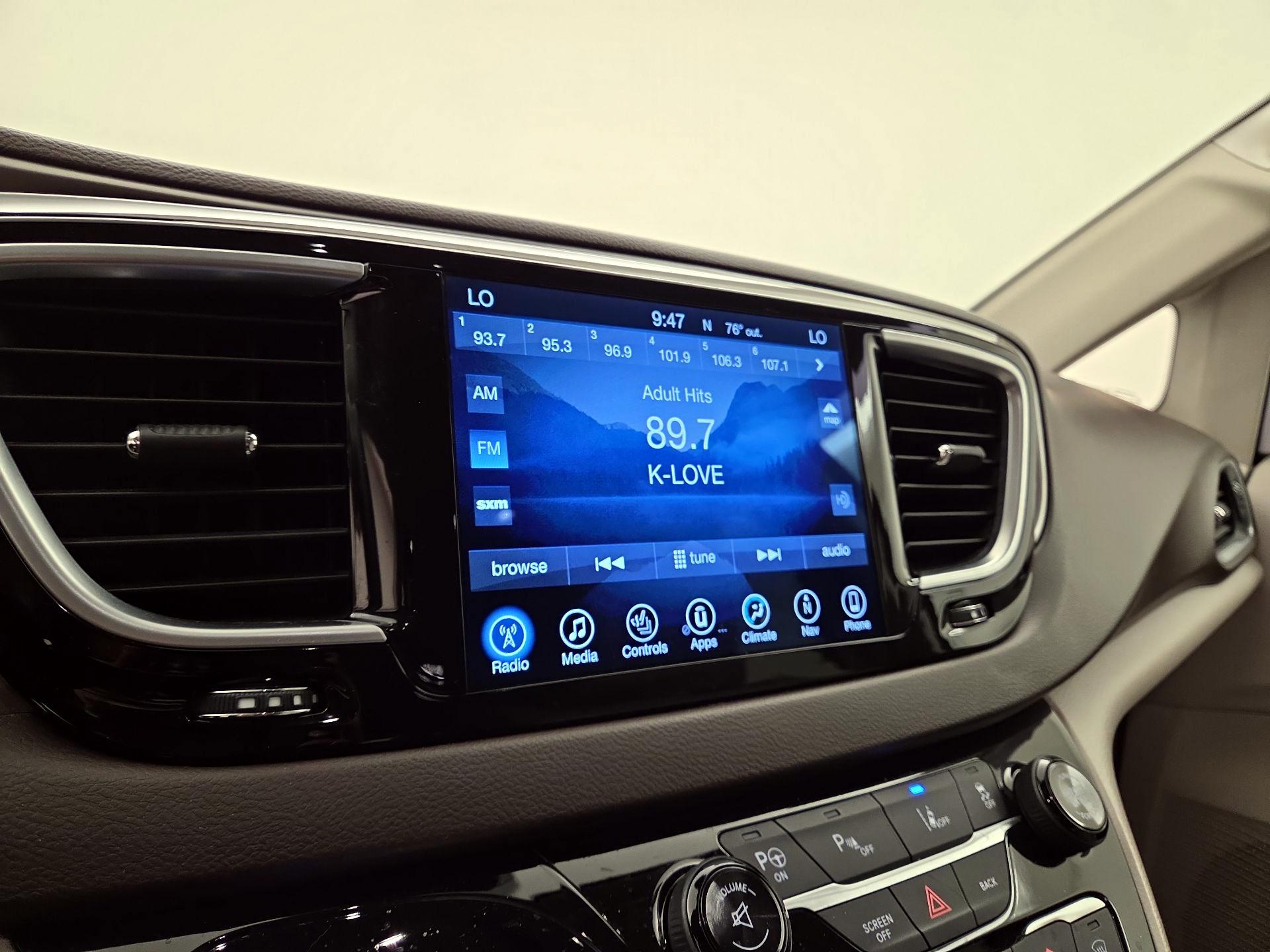 Thumbnail: 2017 Chrysler Pacifica - 16