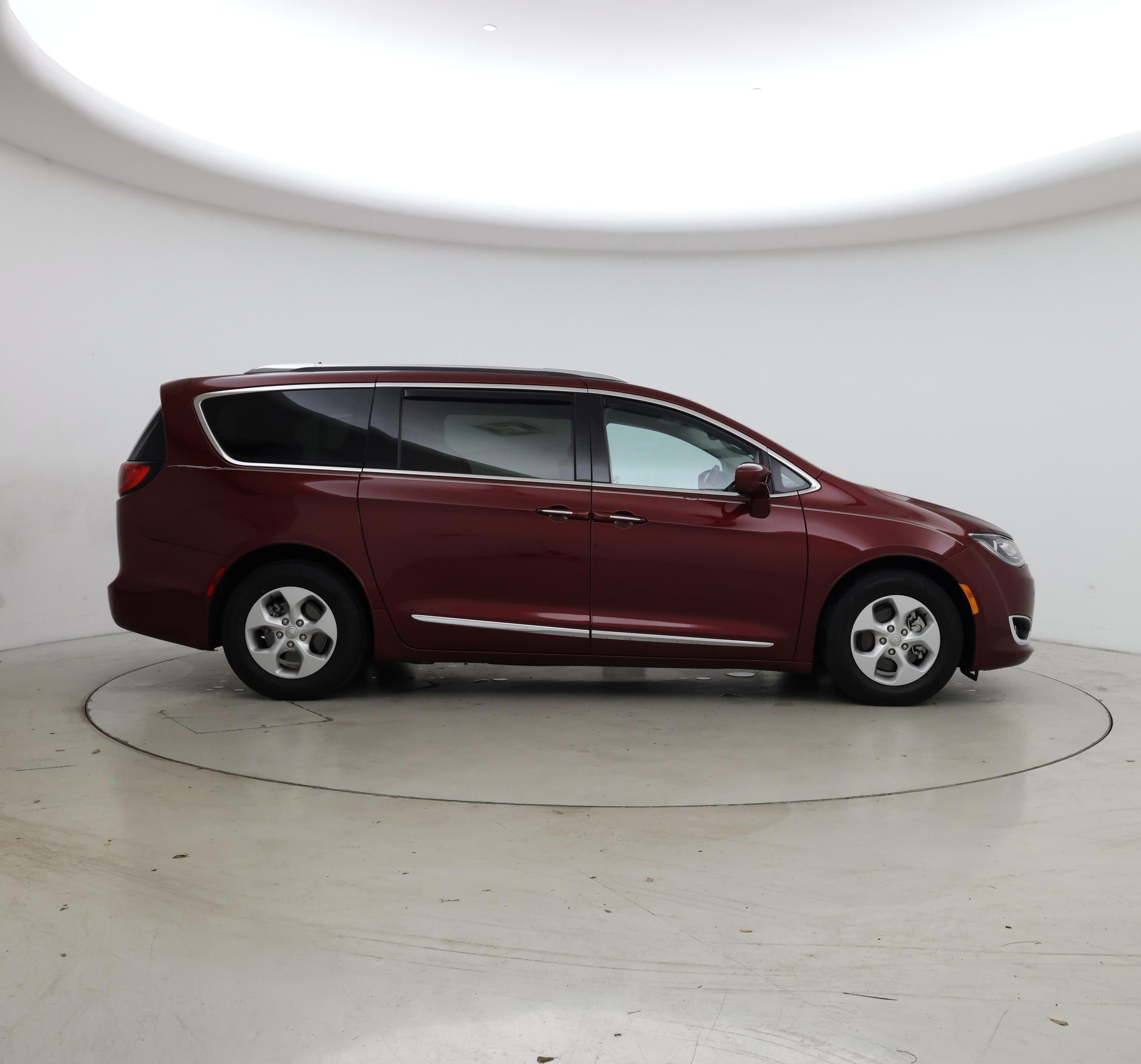 Thumbnail: 2017 Chrysler Pacifica - 7
