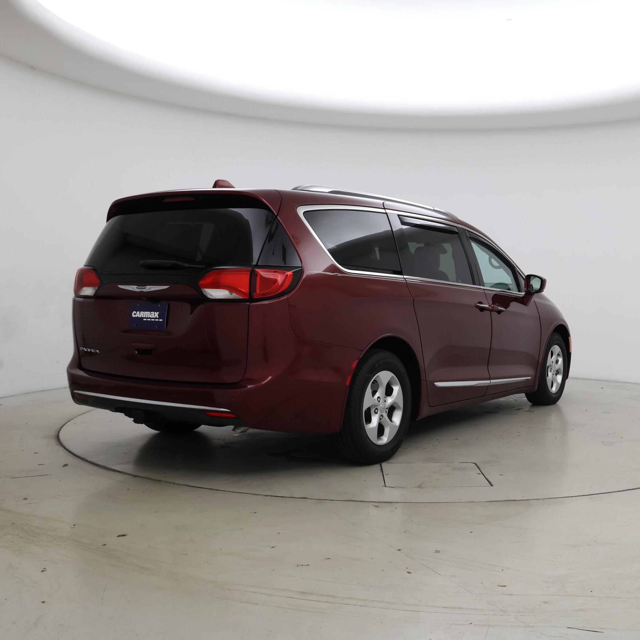 Thumbnail: 2017 Chrysler Pacifica - 8