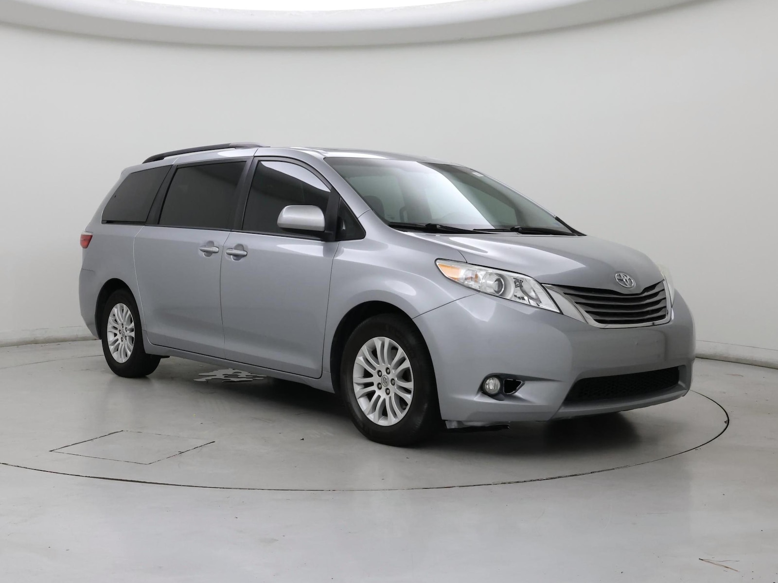 2017 Toyota Sienna XLE Premium - Photo 2