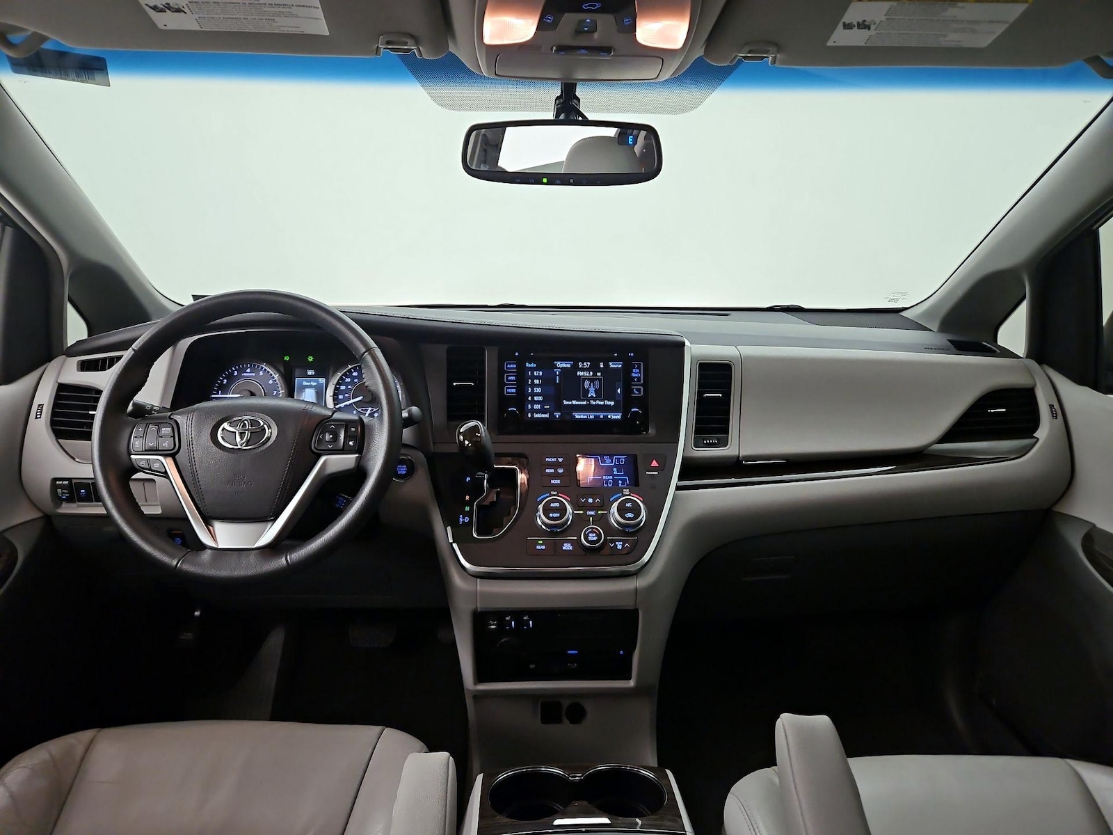 2017 Toyota Sienna XLE Premium - Photo 10