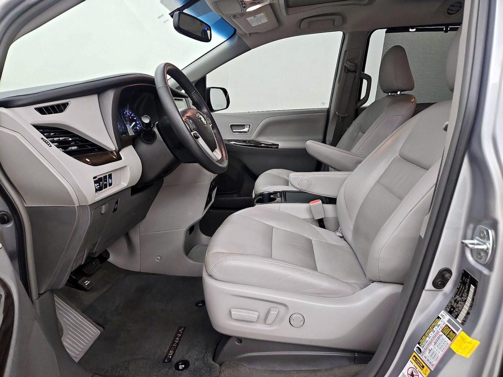 2017 Toyota Sienna XLE Premium - Photo 12