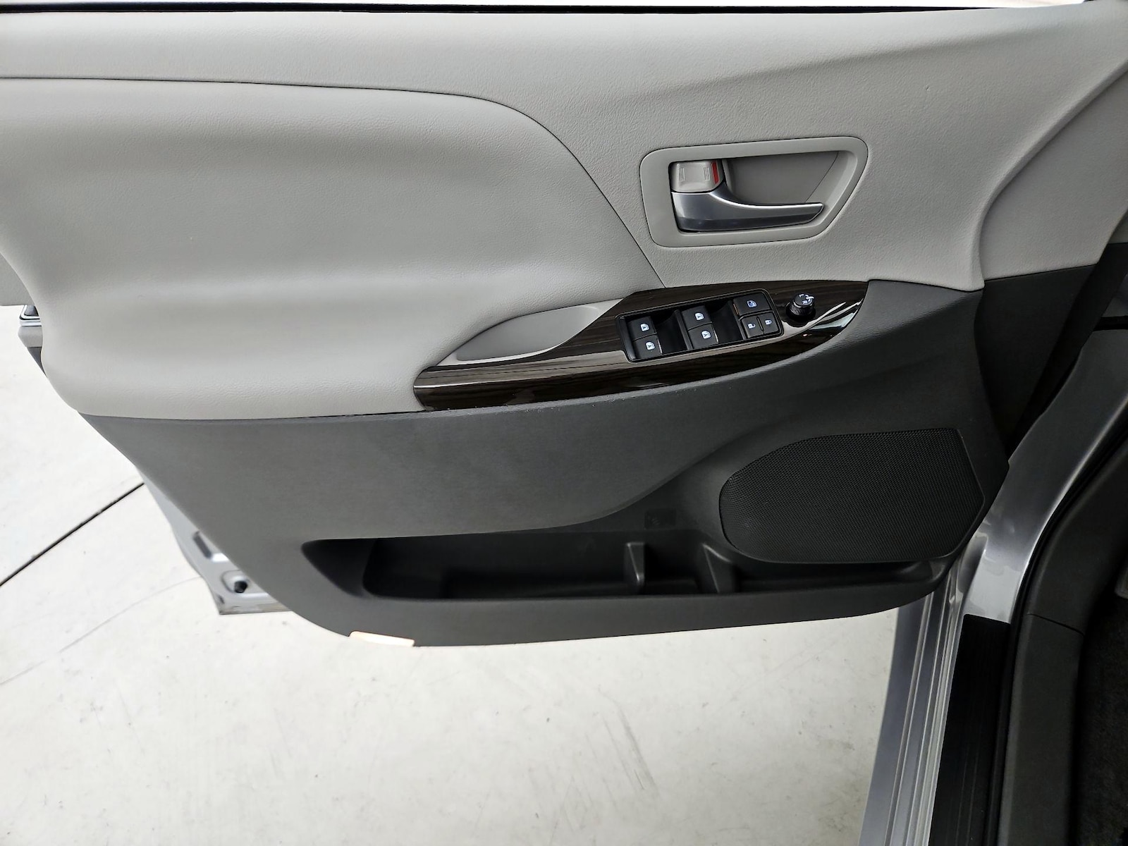 2017 Toyota Sienna XLE Premium - Photo 13
