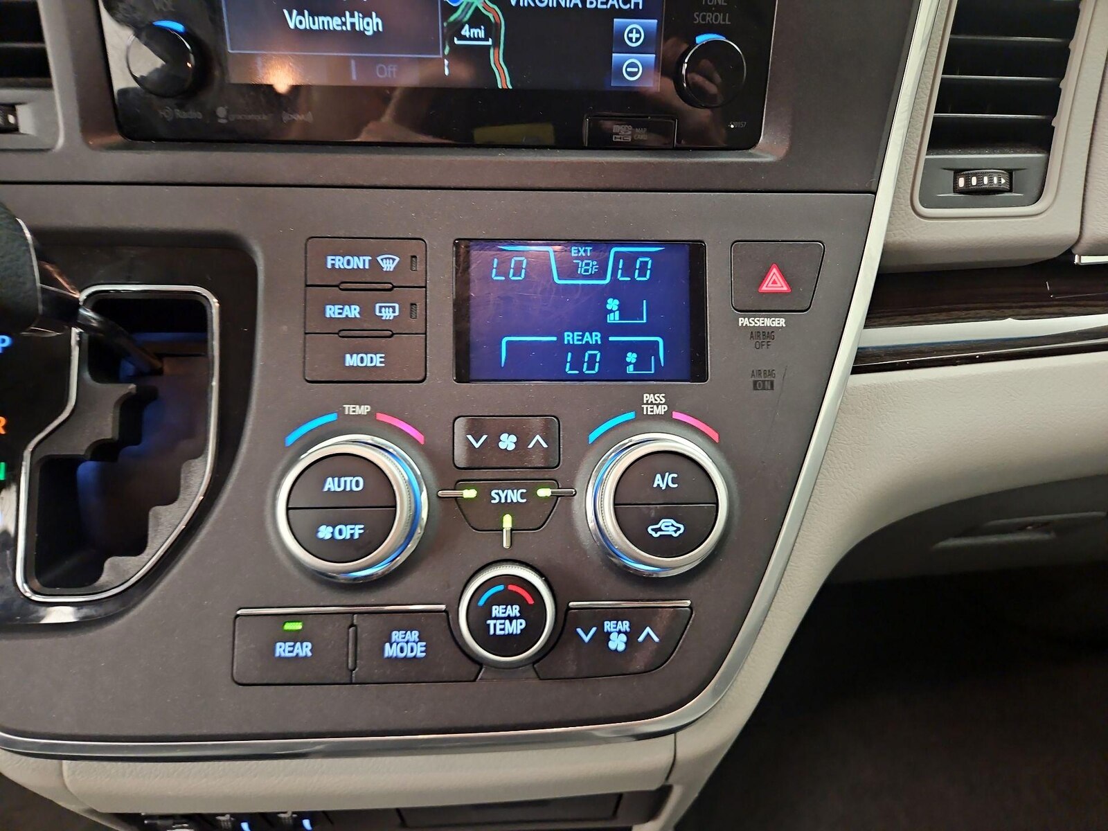 2017 Toyota Sienna XLE Premium - Photo 17