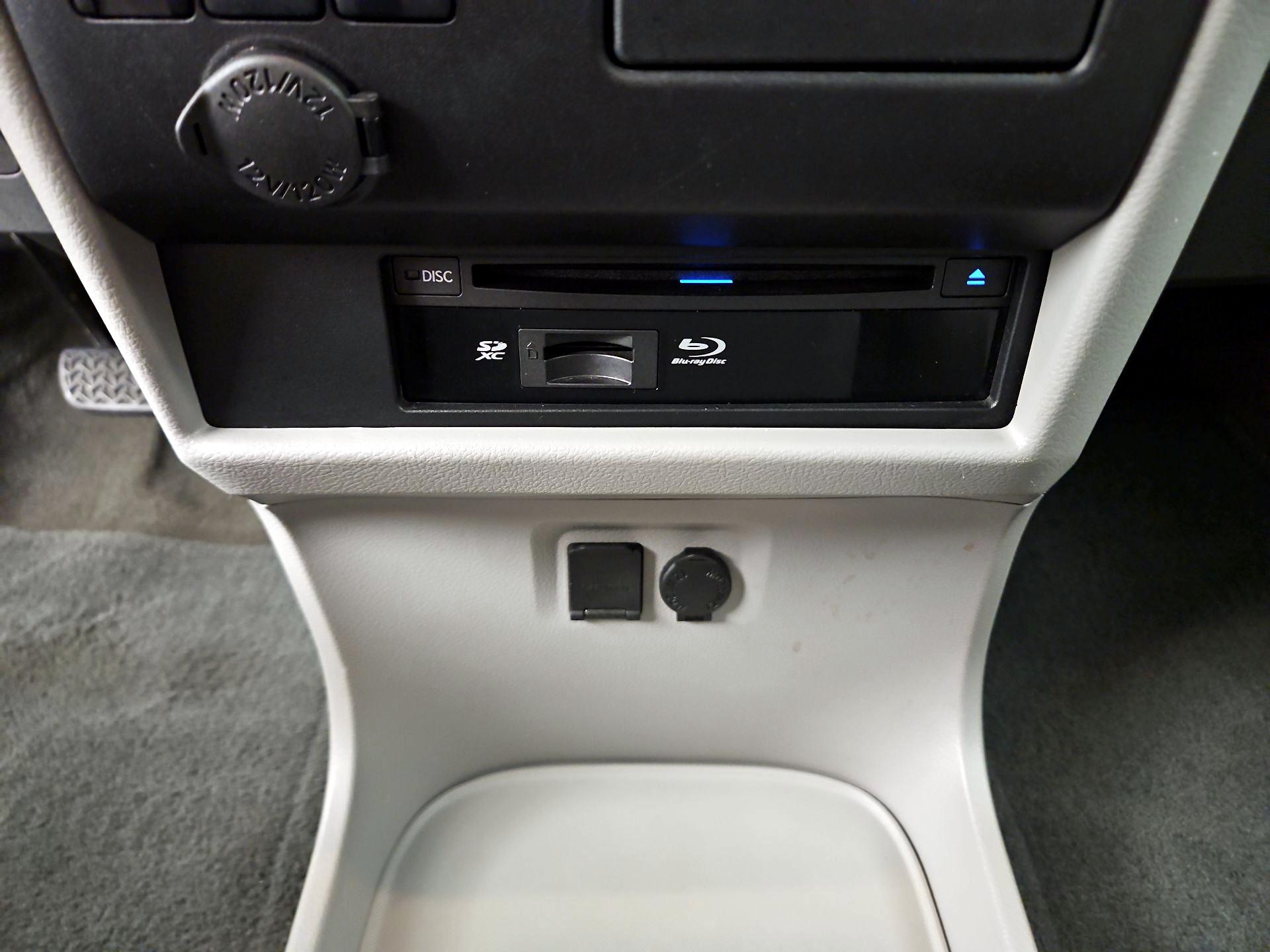 Thumbnail: 2017 Toyota Sienna - 18