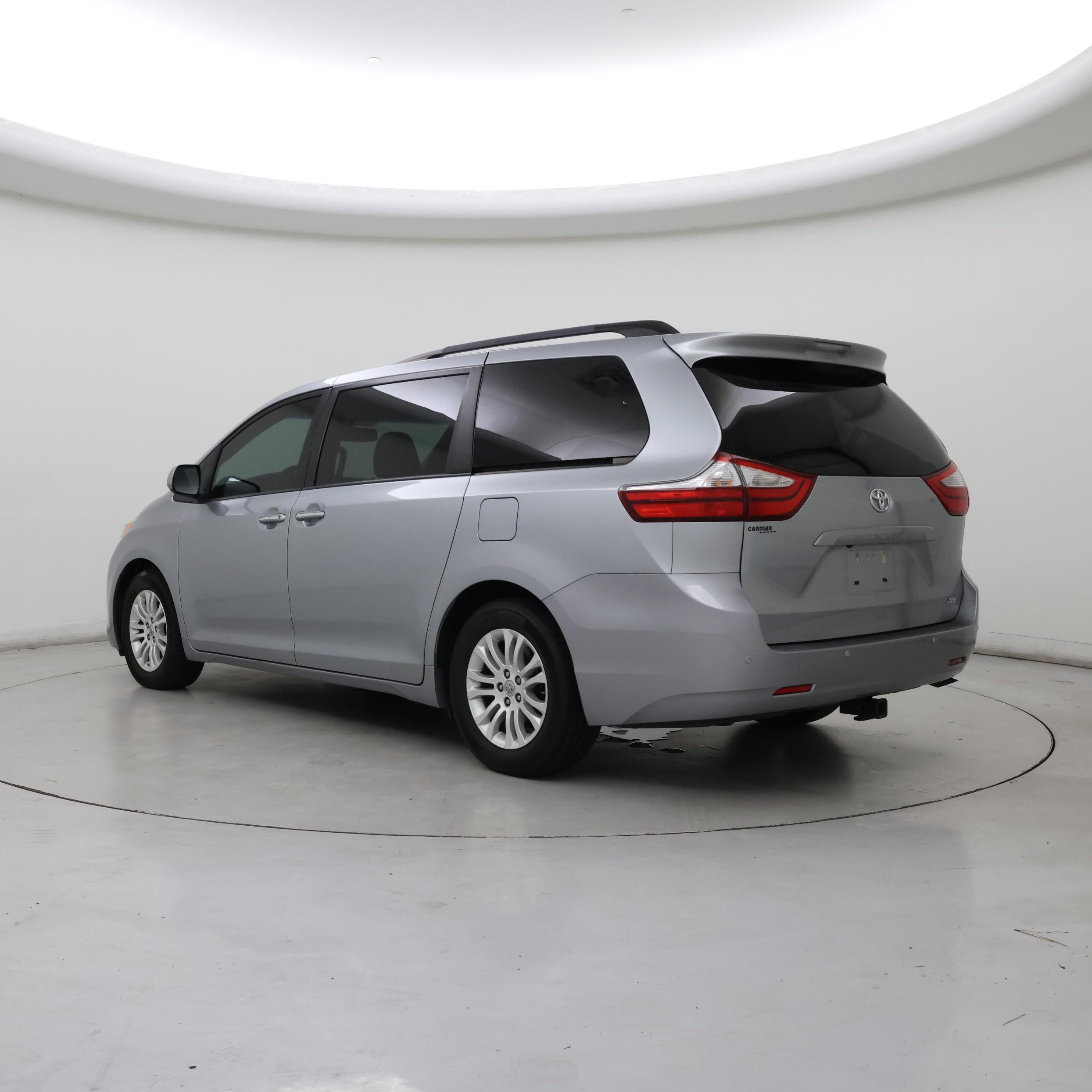 Thumbnail: 2017 Toyota Sienna - 2