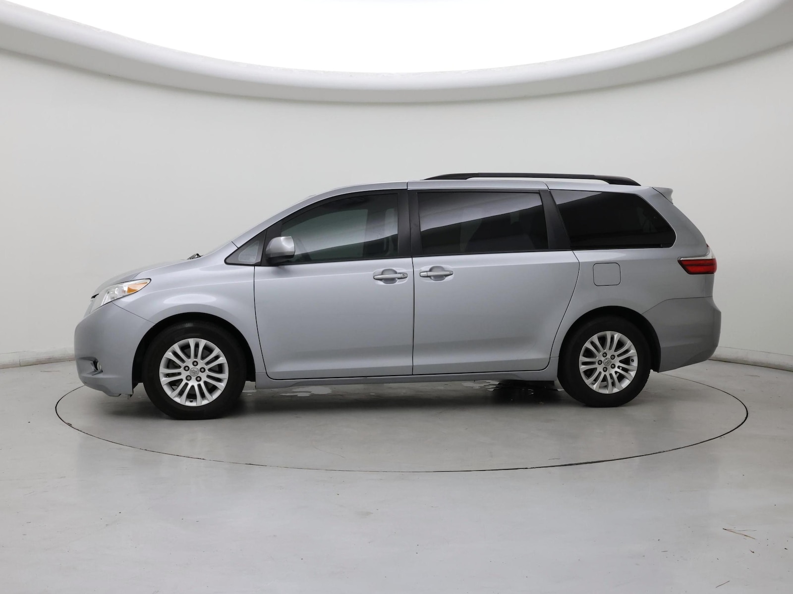 2017 Toyota Sienna XLE Premium - Photo 4