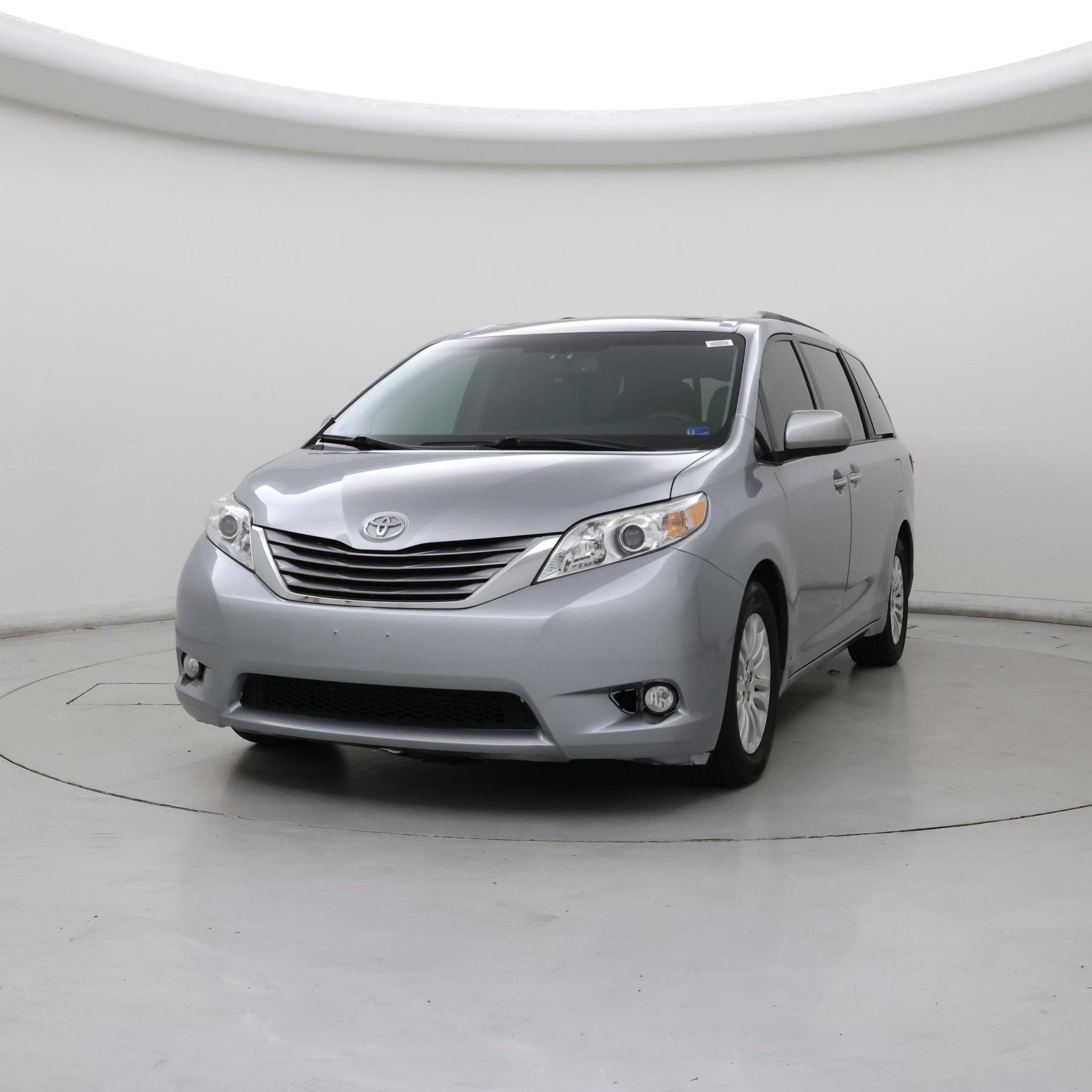 Thumbnail: 2017 Toyota Sienna - 4