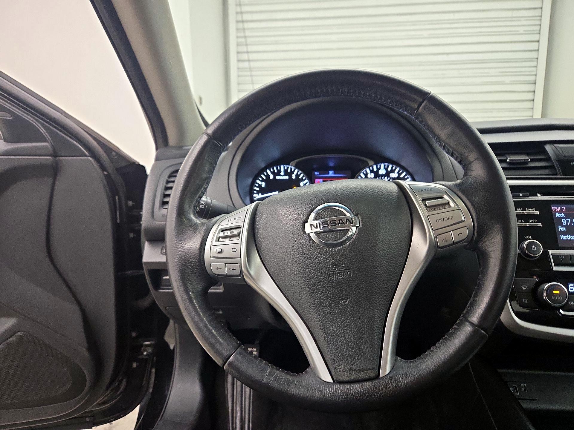 Thumbnail: 2018 Nissan Altima - 10