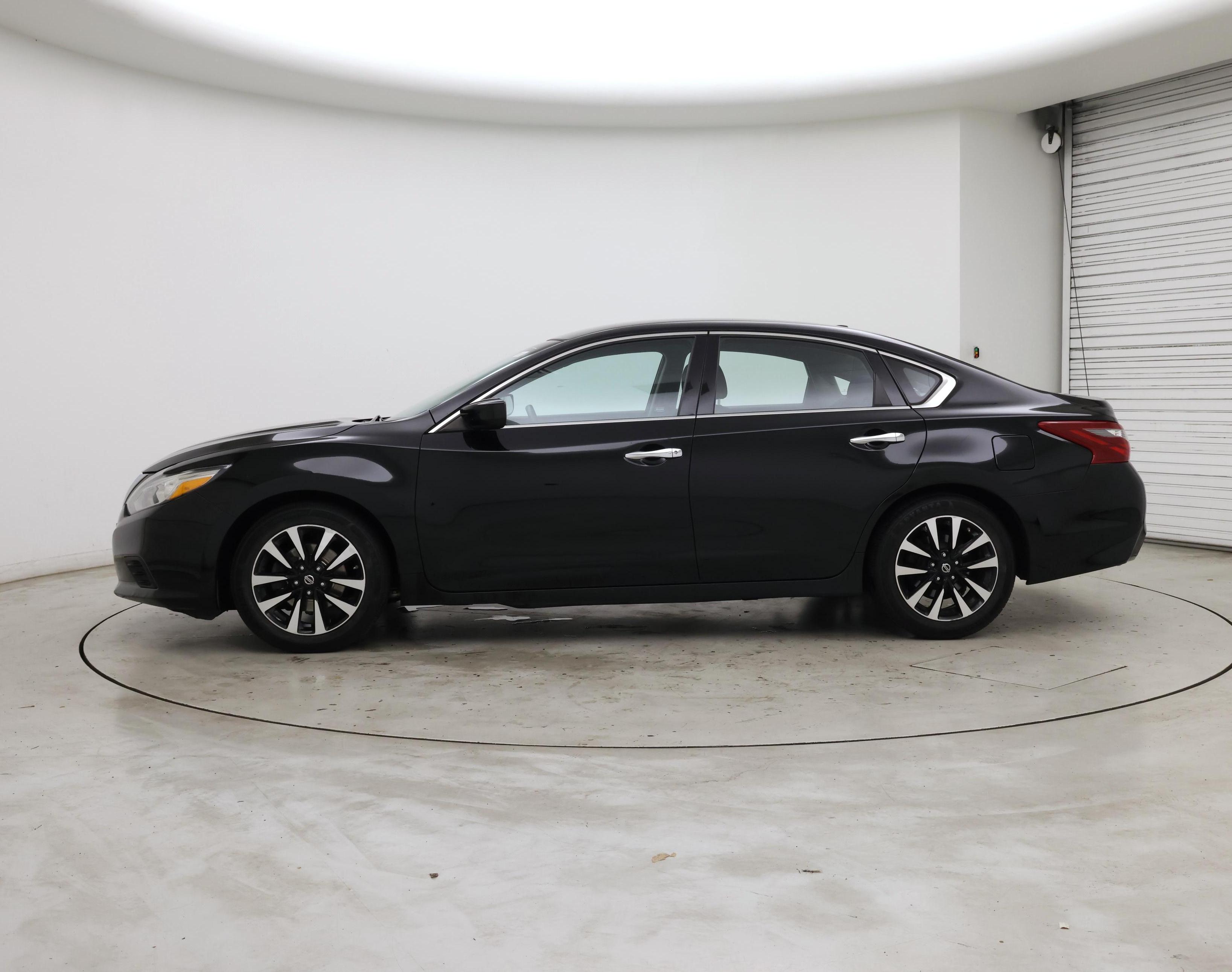 Thumbnail: 2018 Nissan Altima - 3