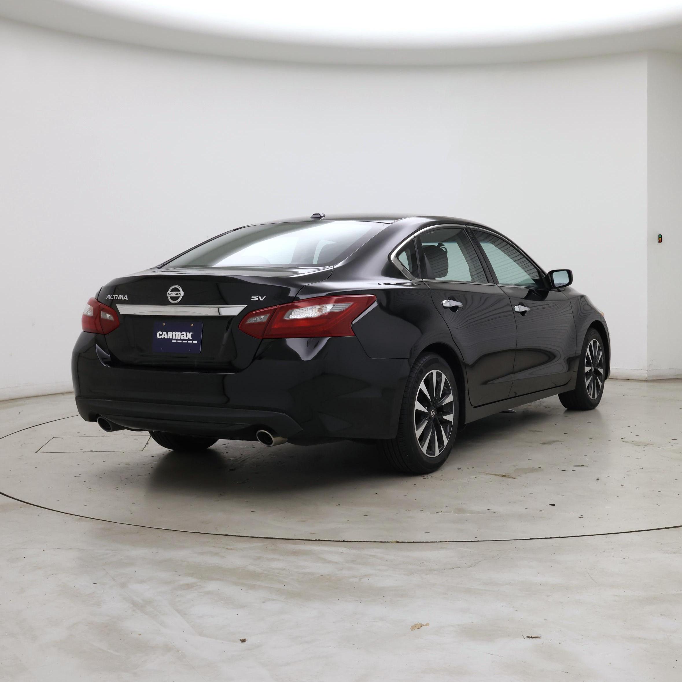 Thumbnail: 2018 Nissan Altima - 8