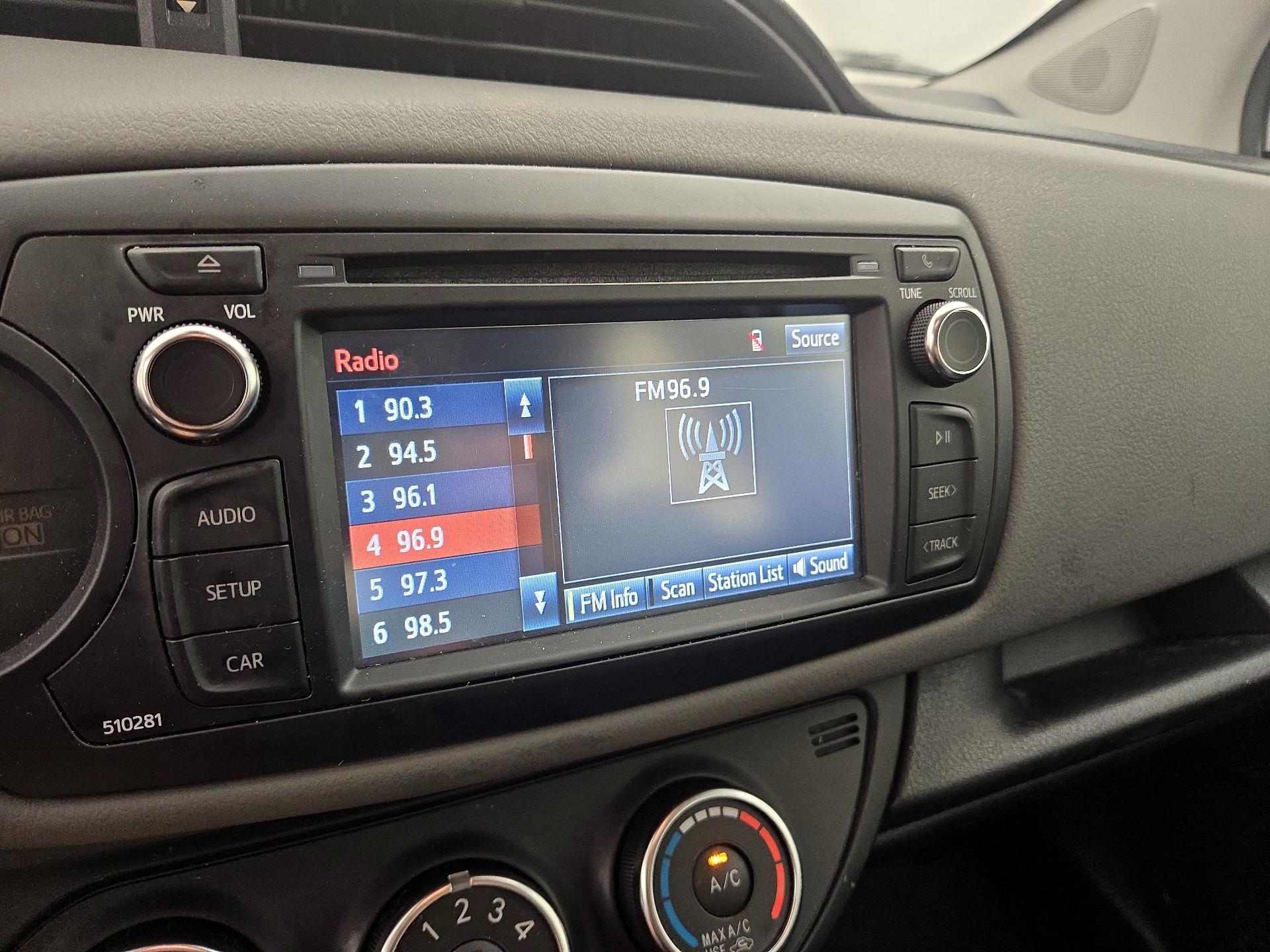 Thumbnail: 2018 Toyota Yaris - 15