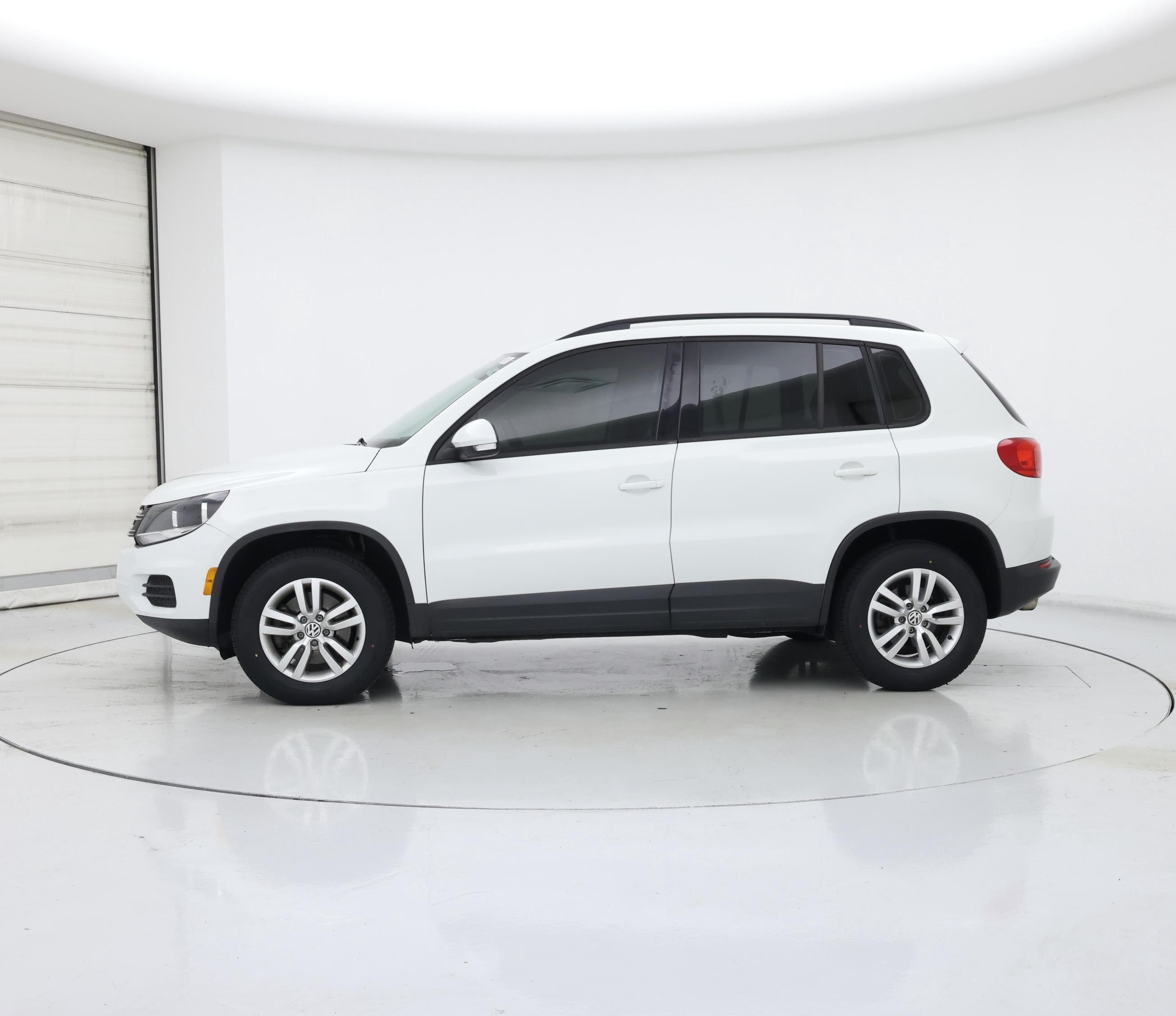 Thumbnail: 2017 Volkswagen Tiguan - 3