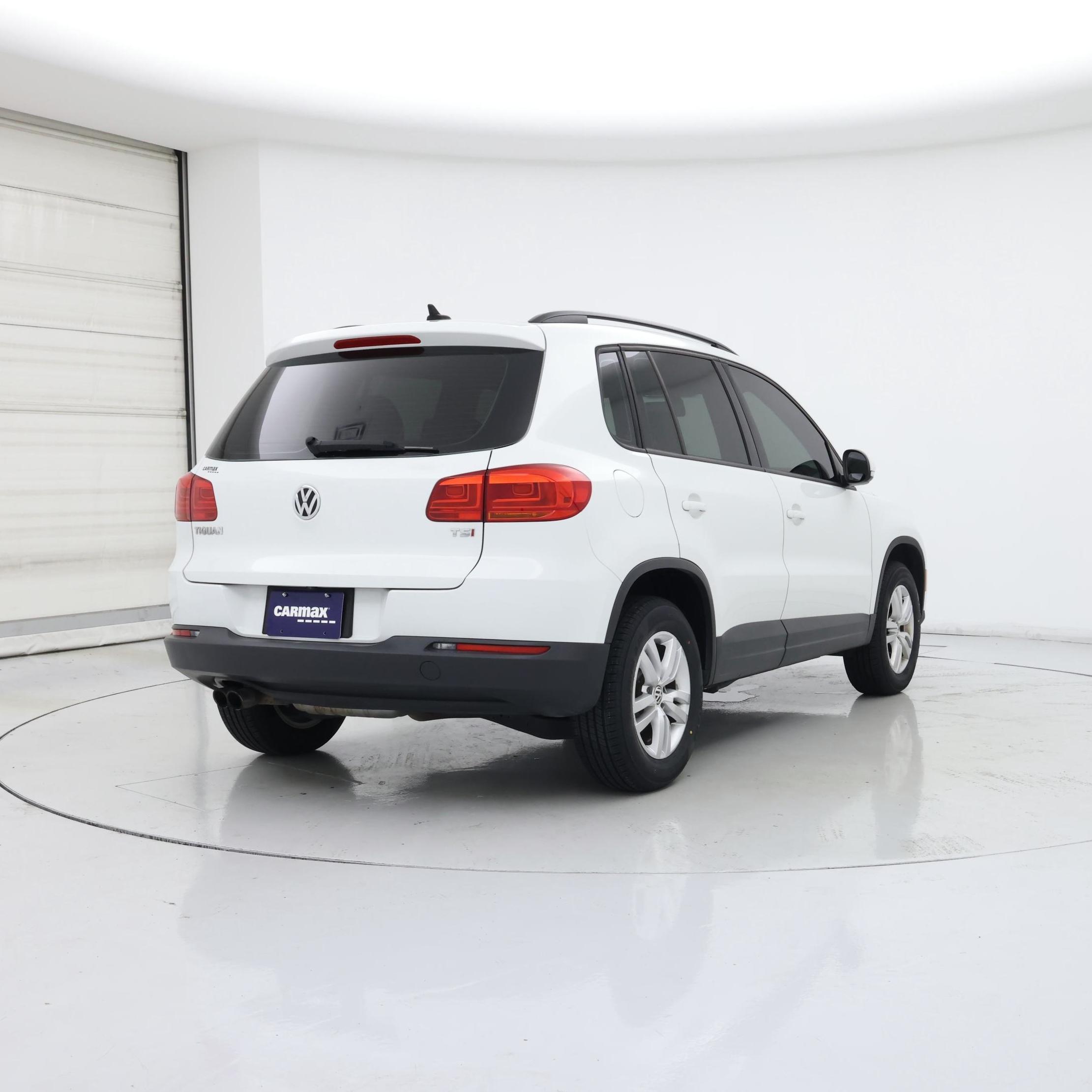 Thumbnail: 2017 Volkswagen Tiguan - 8